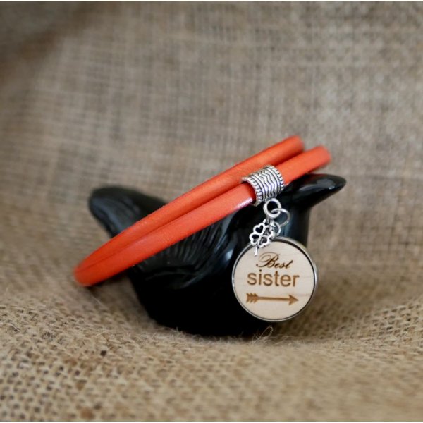 Customized leather bracelet with engraved wood cabochon