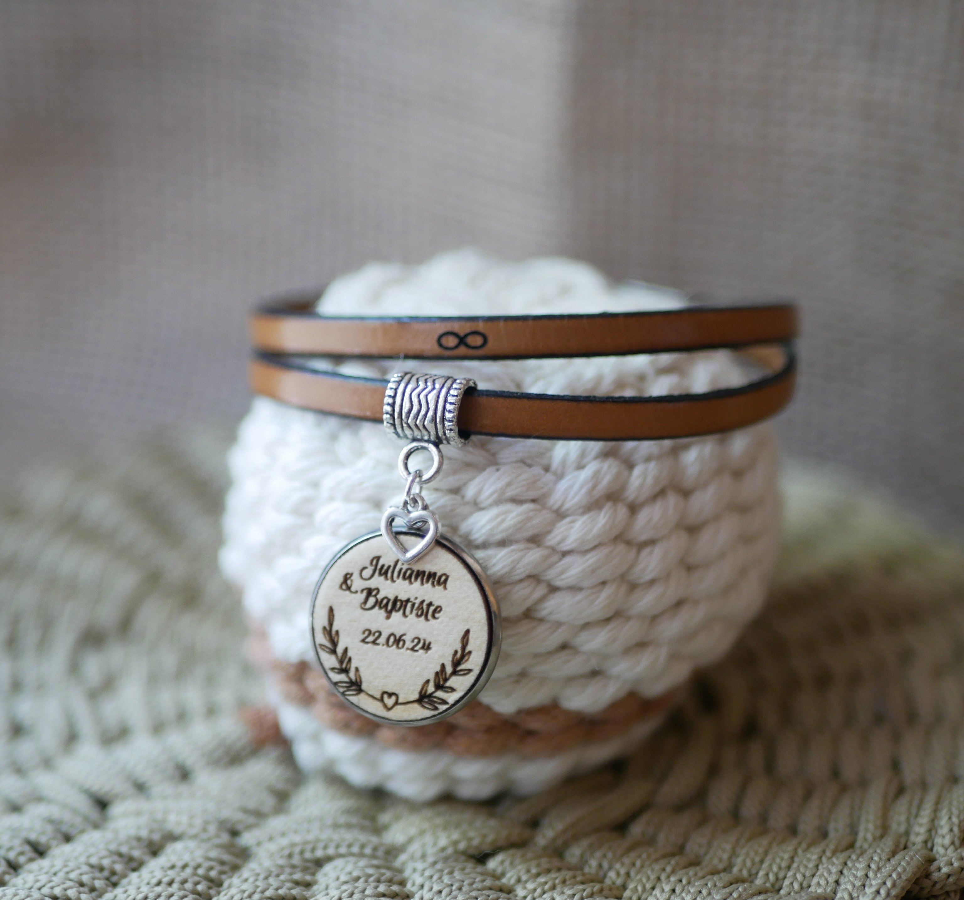 Customized leather bracelet with engraved wood cabochon