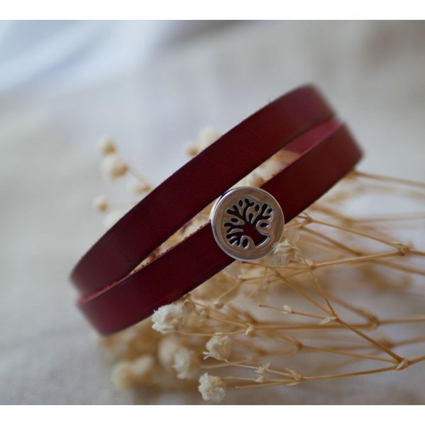 Customized leather bracelet decorated with a tree of life cabochon