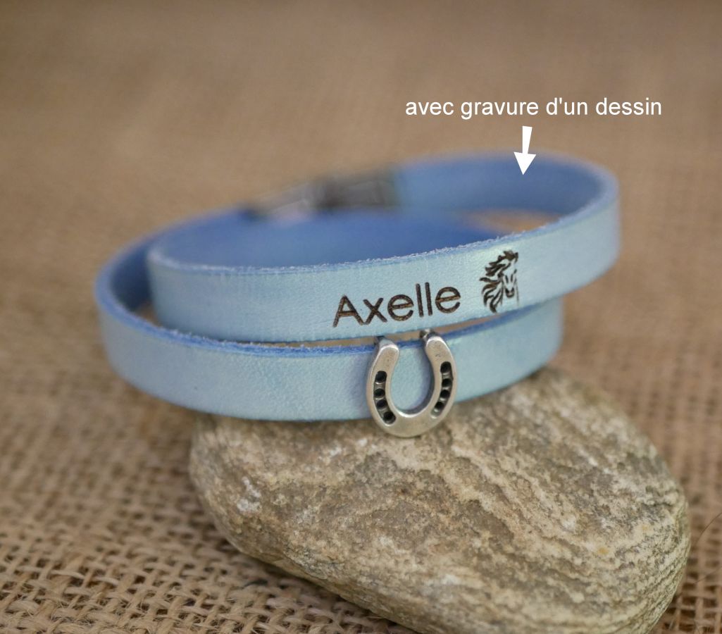 Customized leather bracelet decorated with a small Horseshoe 