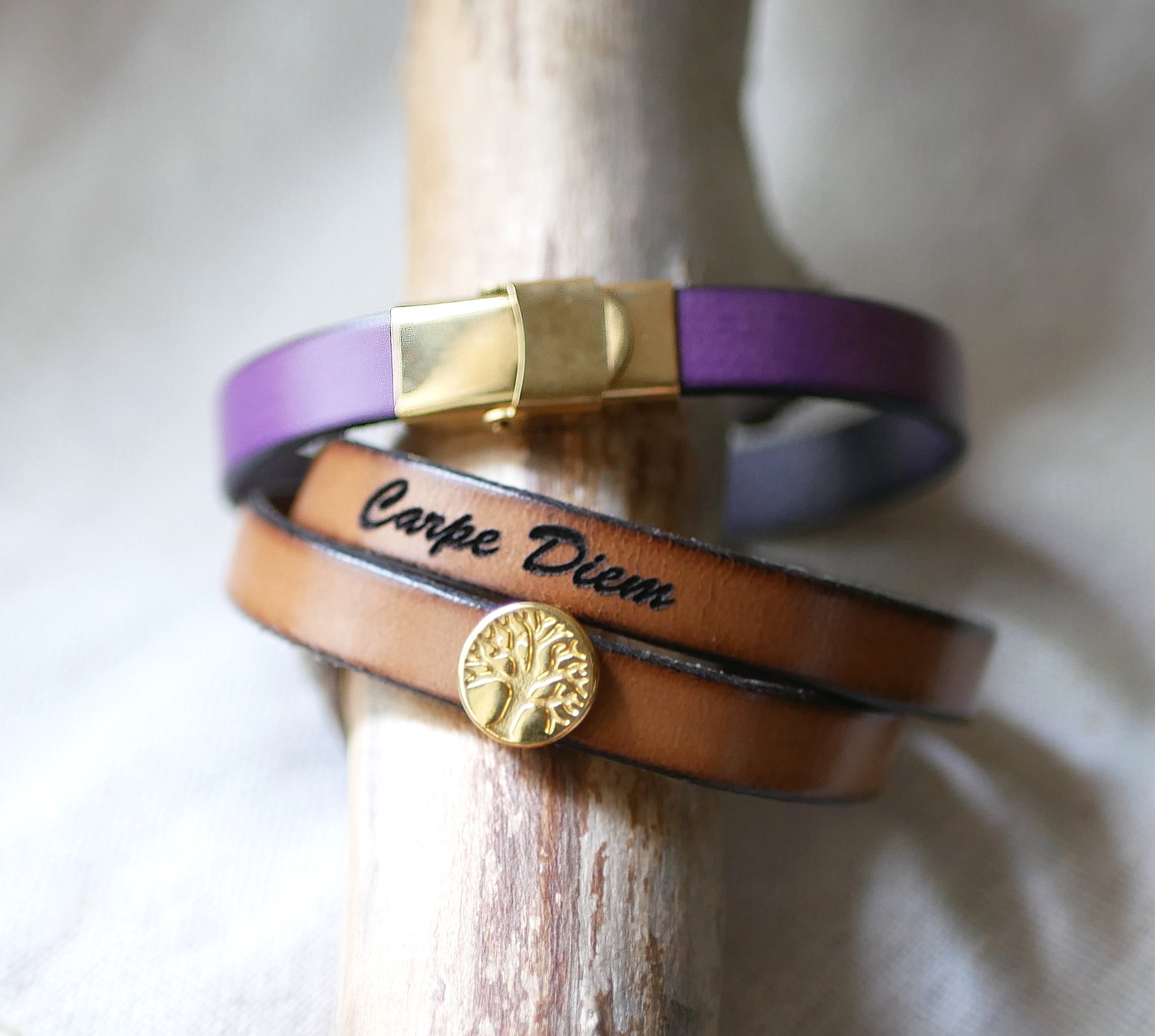 Personalized leather bracelet decorated with a golden tree of life 