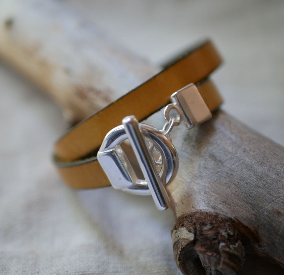 Double turn leather bracelet with elegant silver T clasp customizable