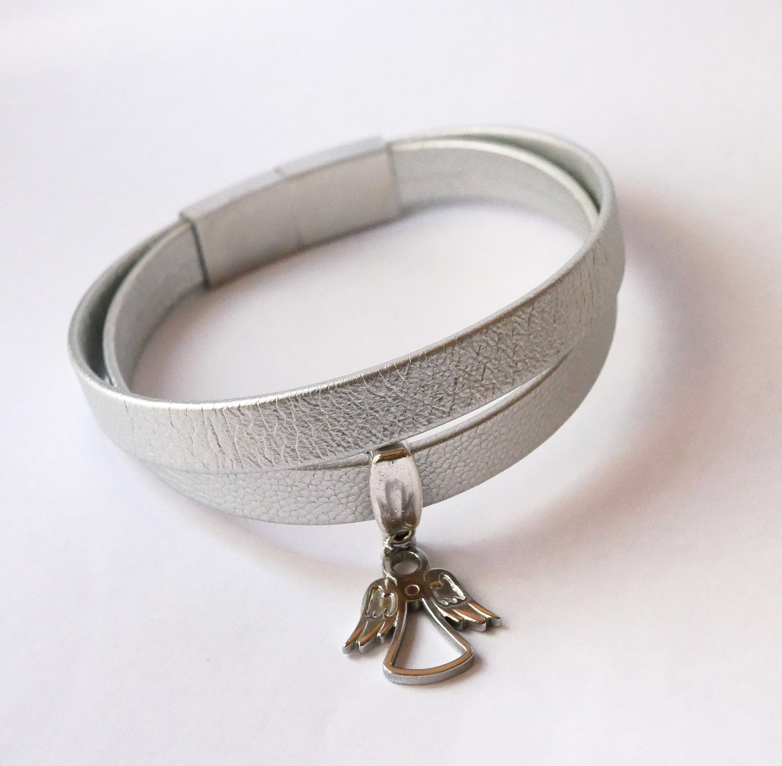 Double supple silver-plated leather strap with choice of pendants