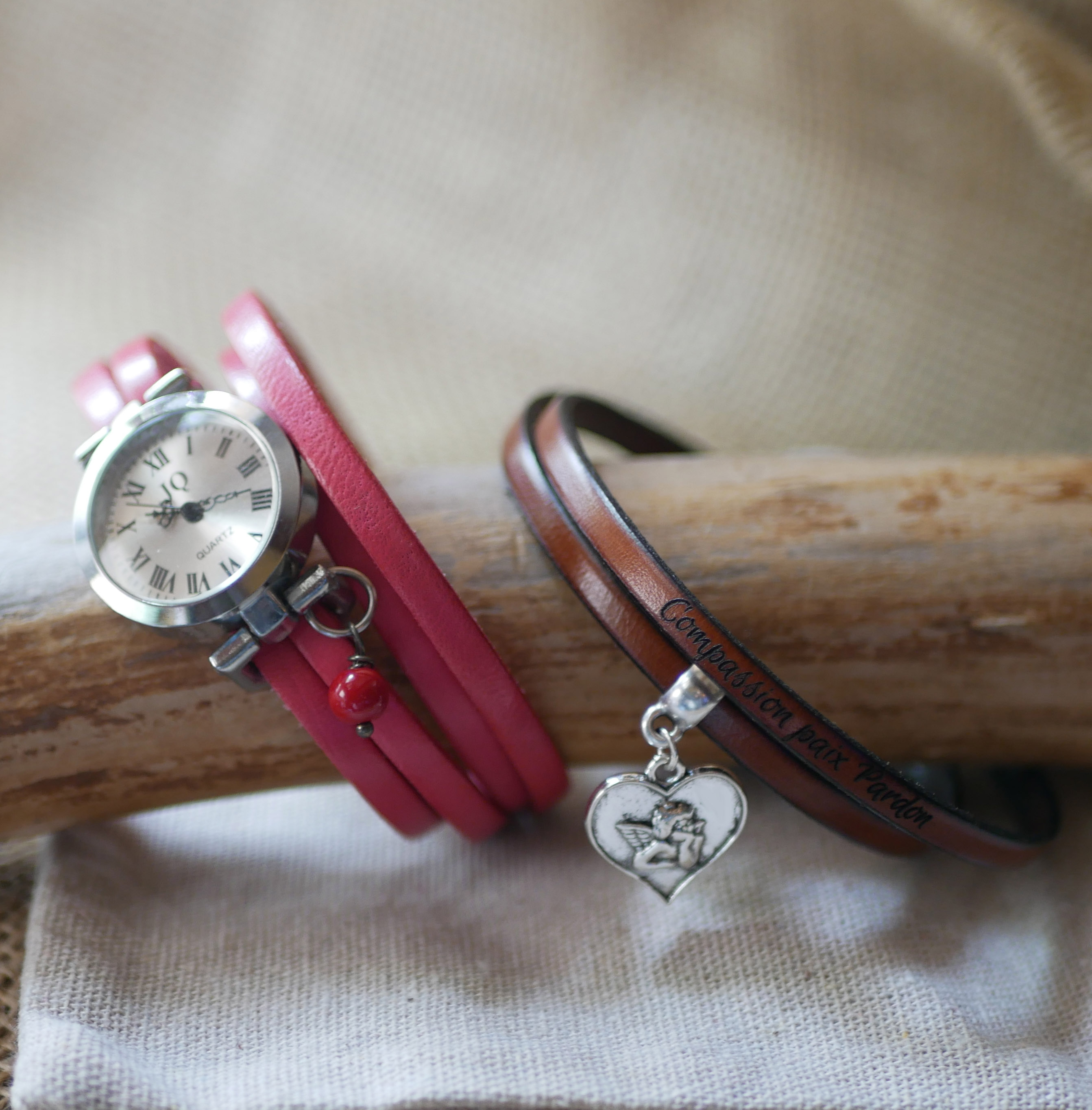 2-turn leather bracelet with engraveable charm