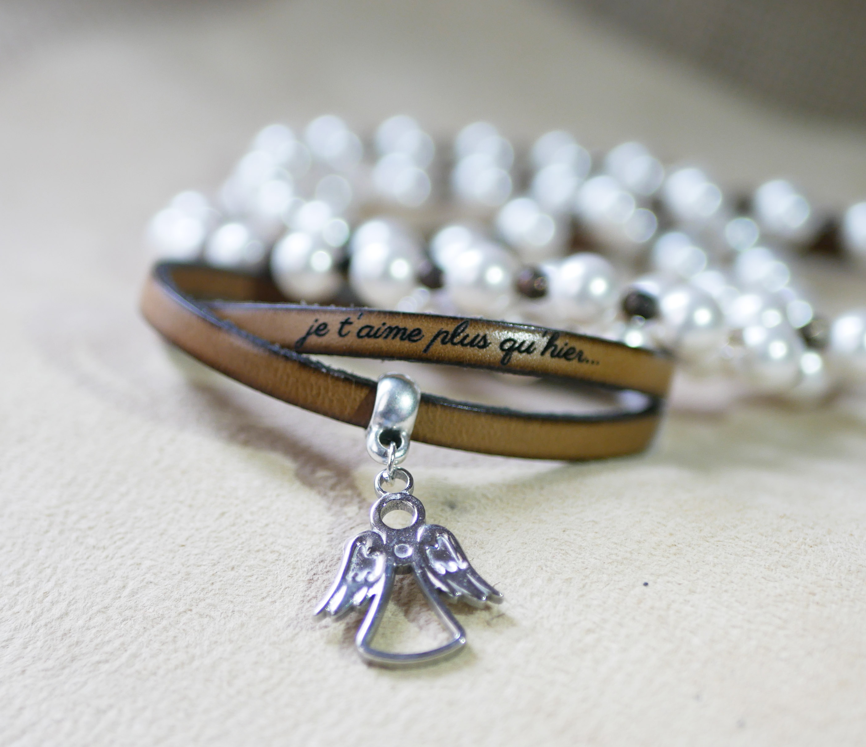 2-turn leather bracelet with engraveable charm