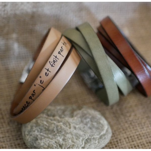 Leather bracelet triple turns man or woman to customize adjustable clasp