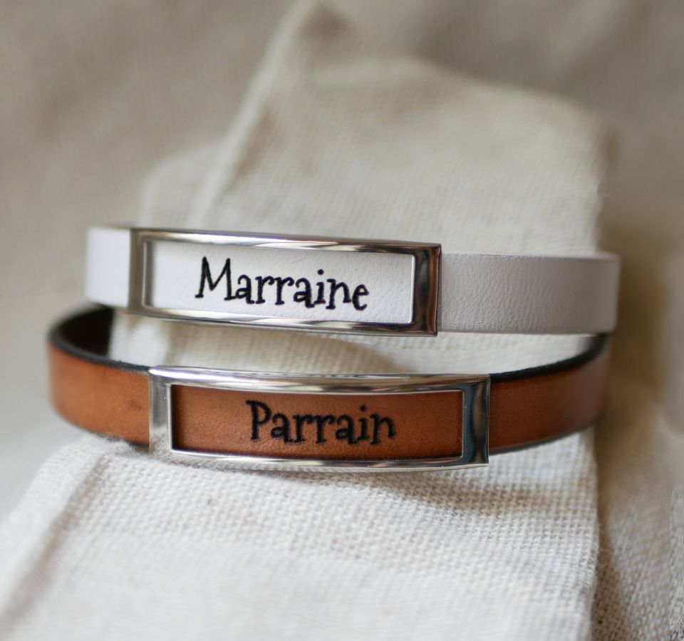 Leather strap with stainless steel frame engraved with a first name or a word 