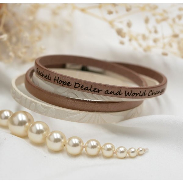 Double white leather bracelet with relief and color of your choice to be personalized by engraving