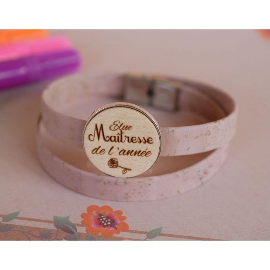 Double leather bracelet with engraved wood cabochon to personalize