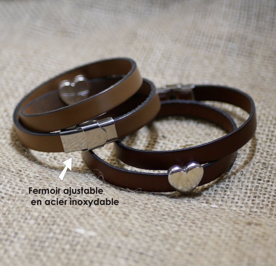 Double leather bracelet with silver heart design, possibility to engrave your words