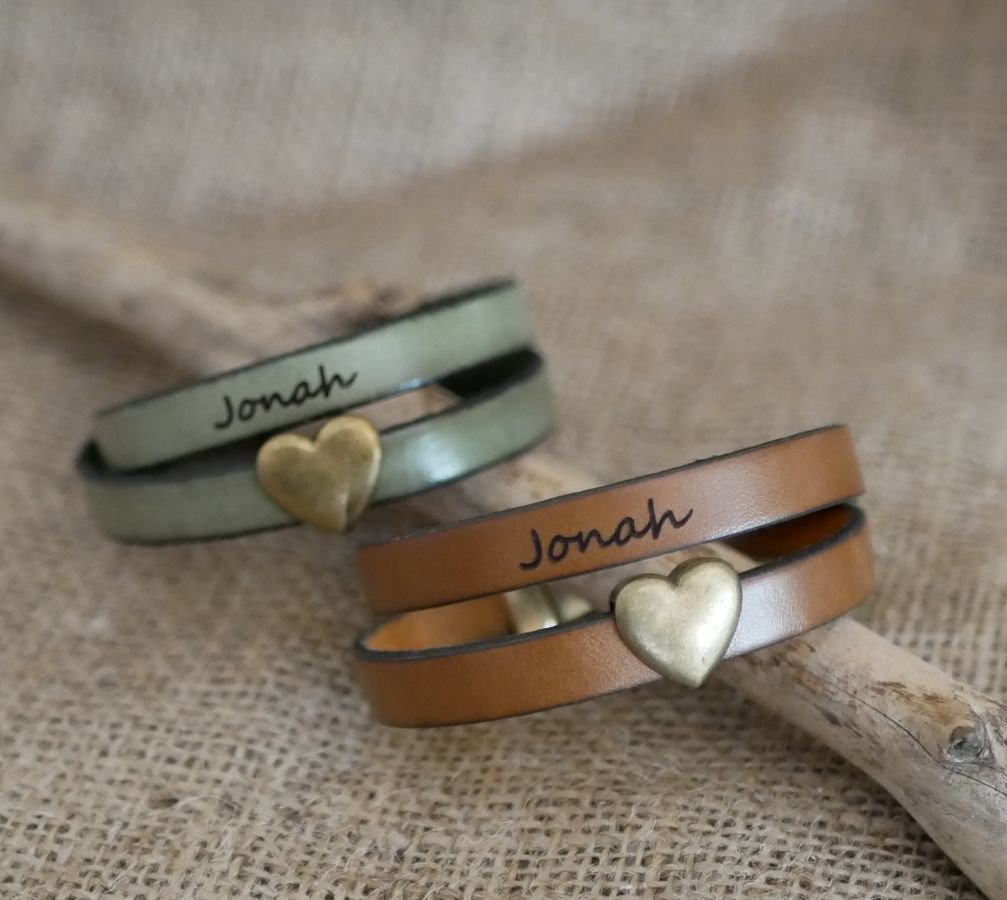 Double leather bracelet and bronze heart, possible engraving of your words