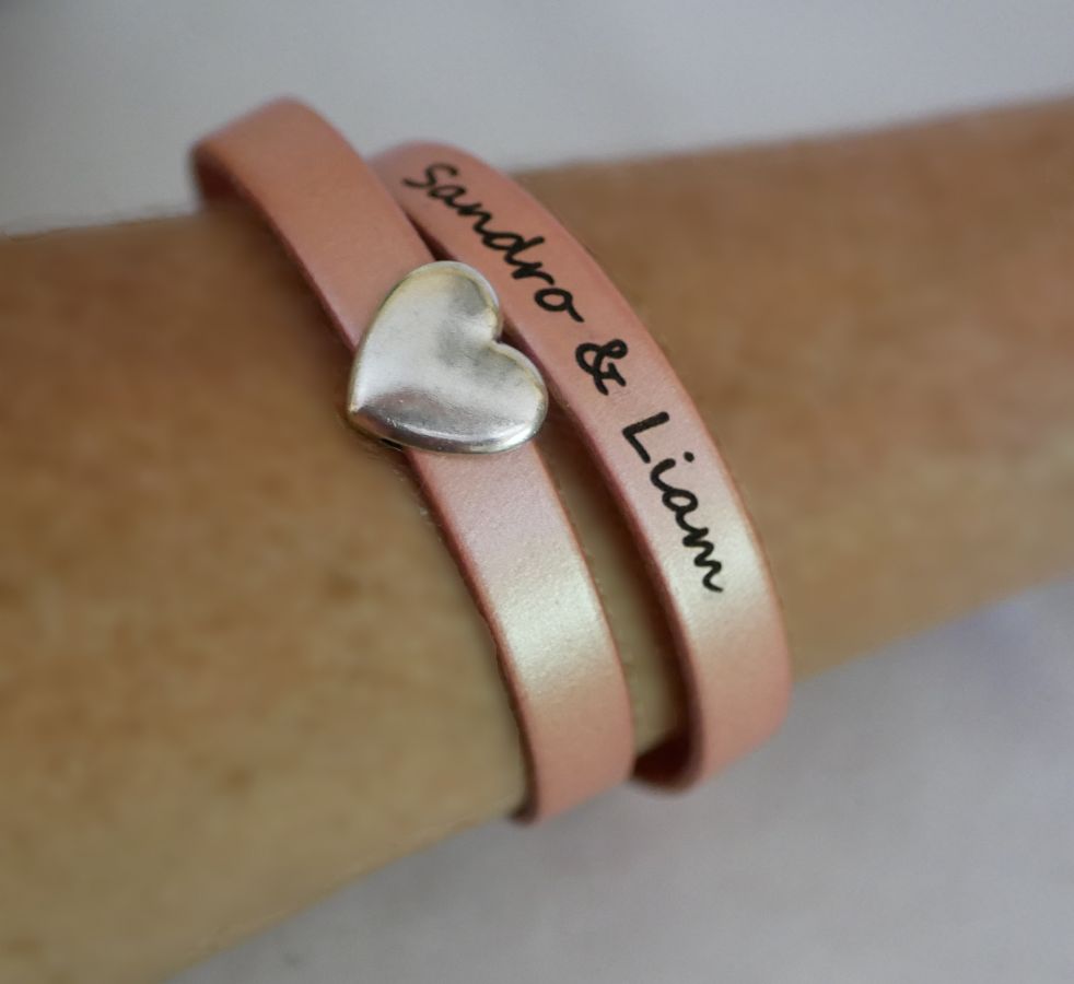 Double leather bracelet with silver heart design, possibility to engrave your words