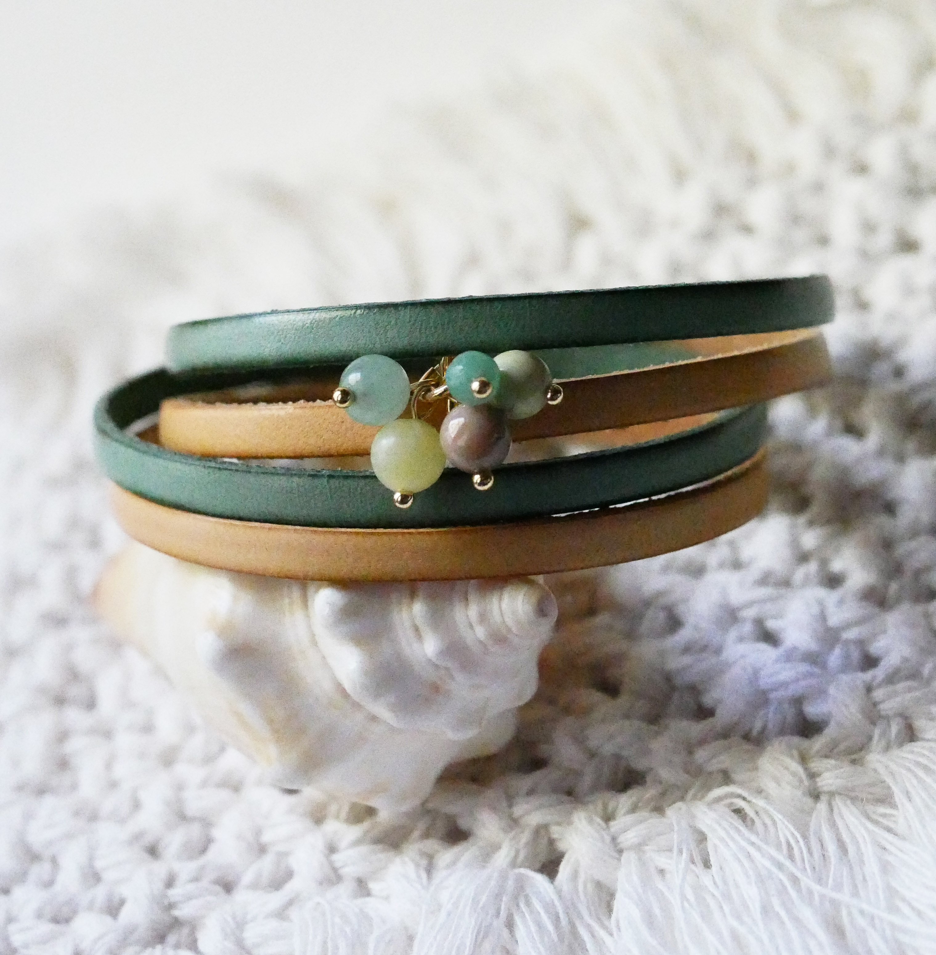 Double leather bracelet decorated with soft green pearls and gold clasp