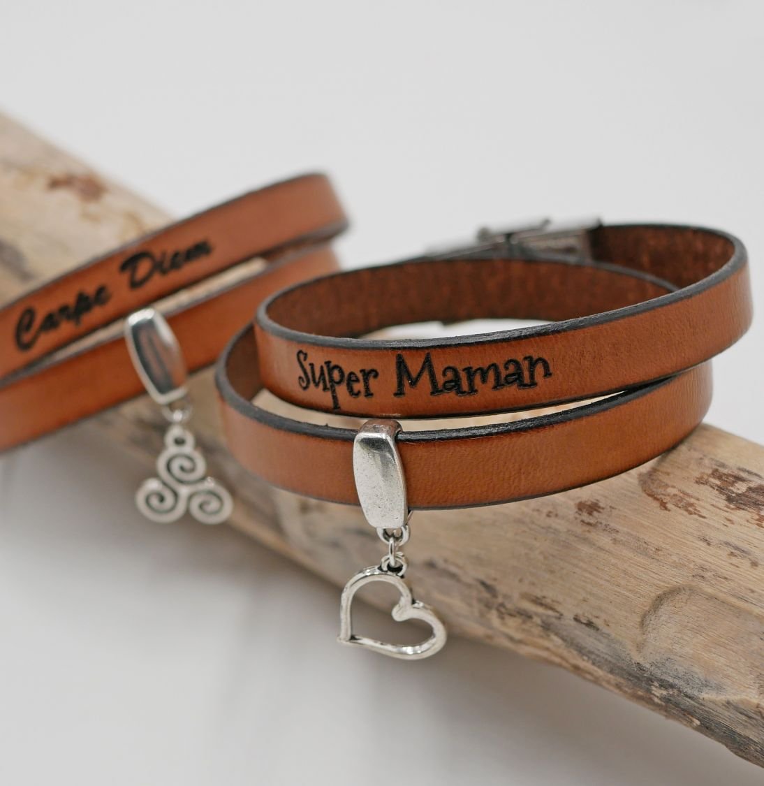 Customized double leather bracelet to engrave with your choice of pendant