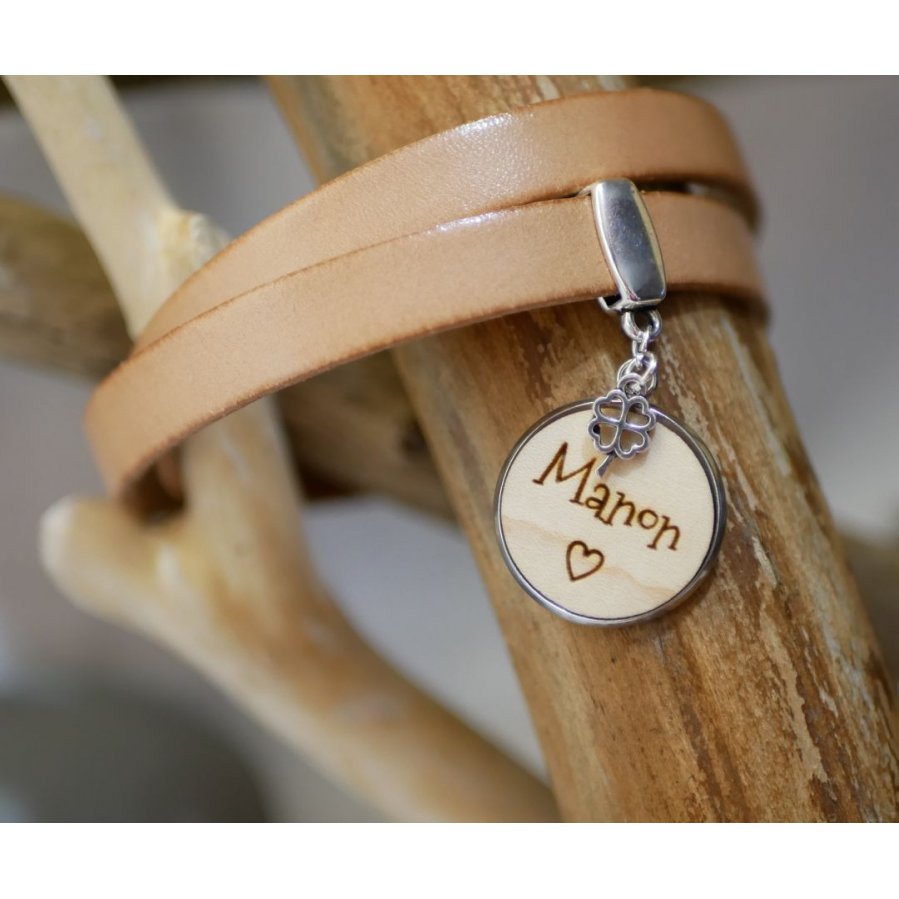 Customized double leather bracelet with wooden cabochon to engrave