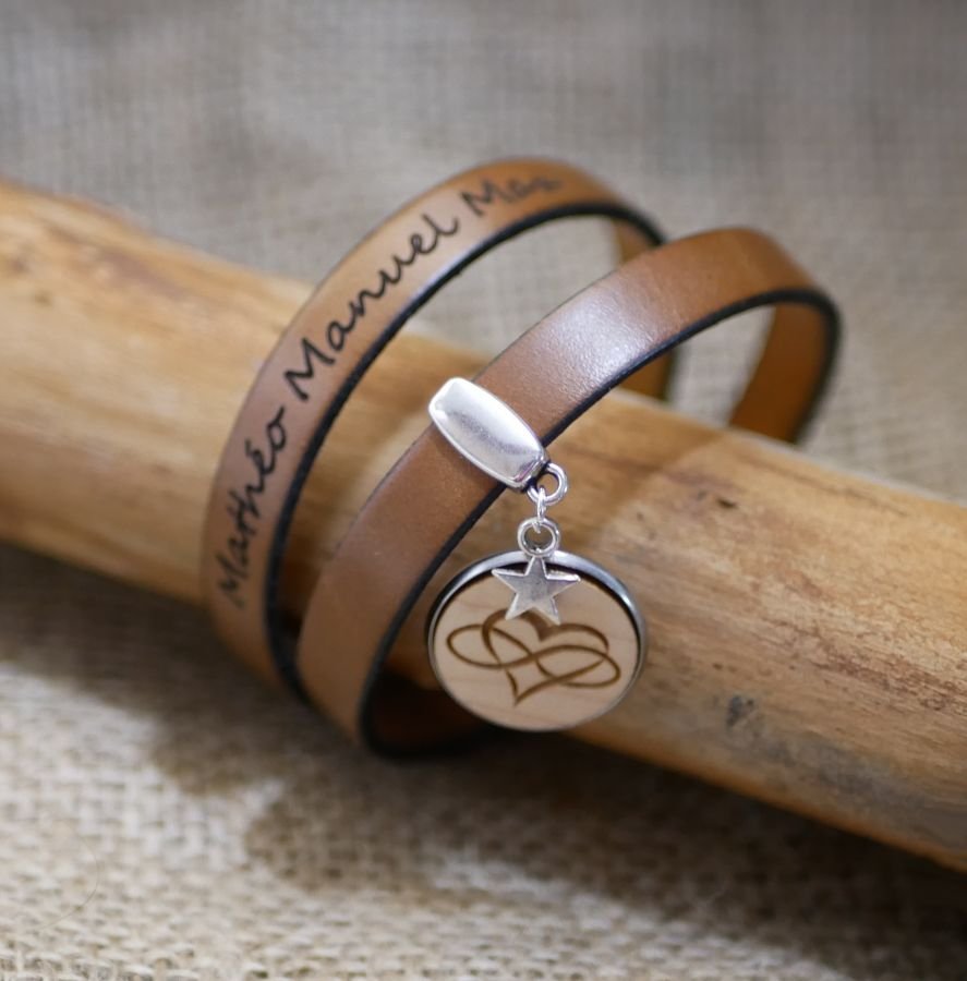 Customized double leather bracelet with wooden cabochon to engrave