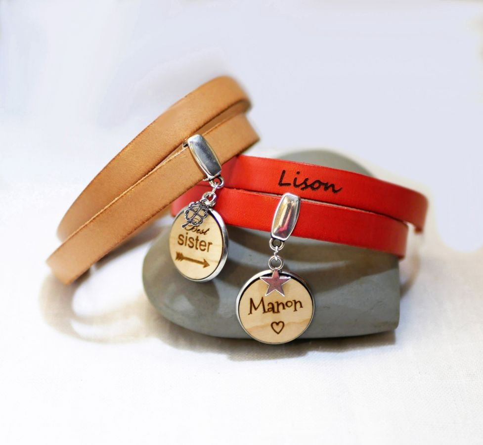 Customized double leather bracelet with wooden cabochon to engrave