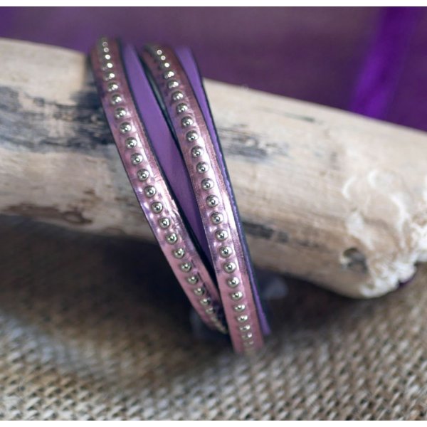 Double leather bracelet personalized by pink engraving 