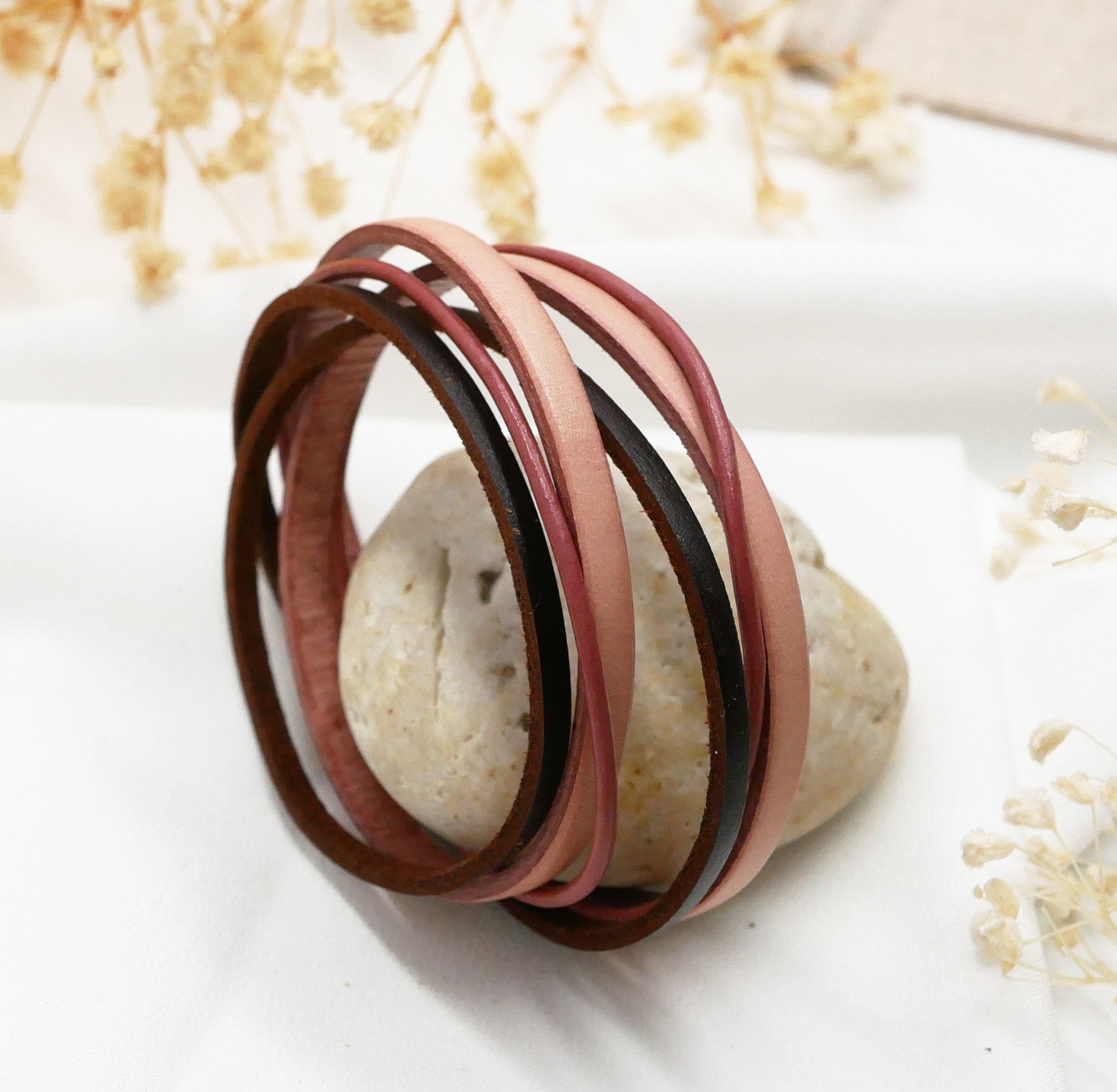 Multi-turn bracelet in vintage pink and brown leathers