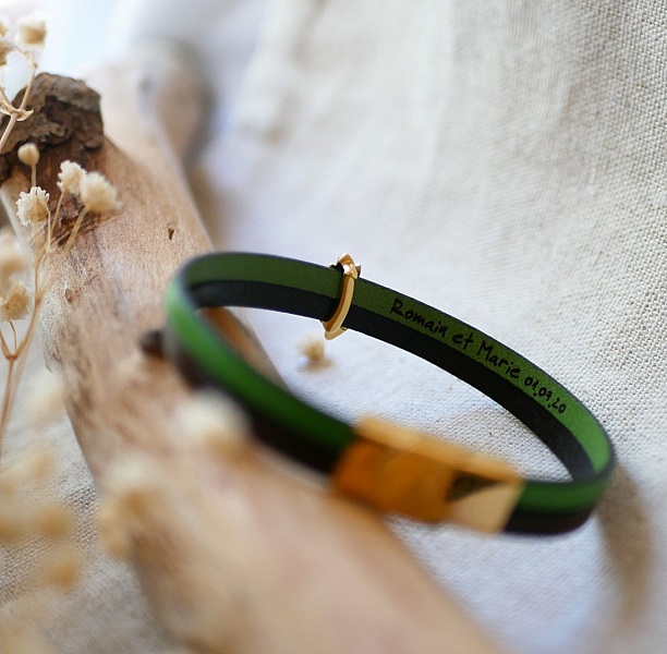 Bracelet en cuir personnalisable avec gravure sur bois flotté.