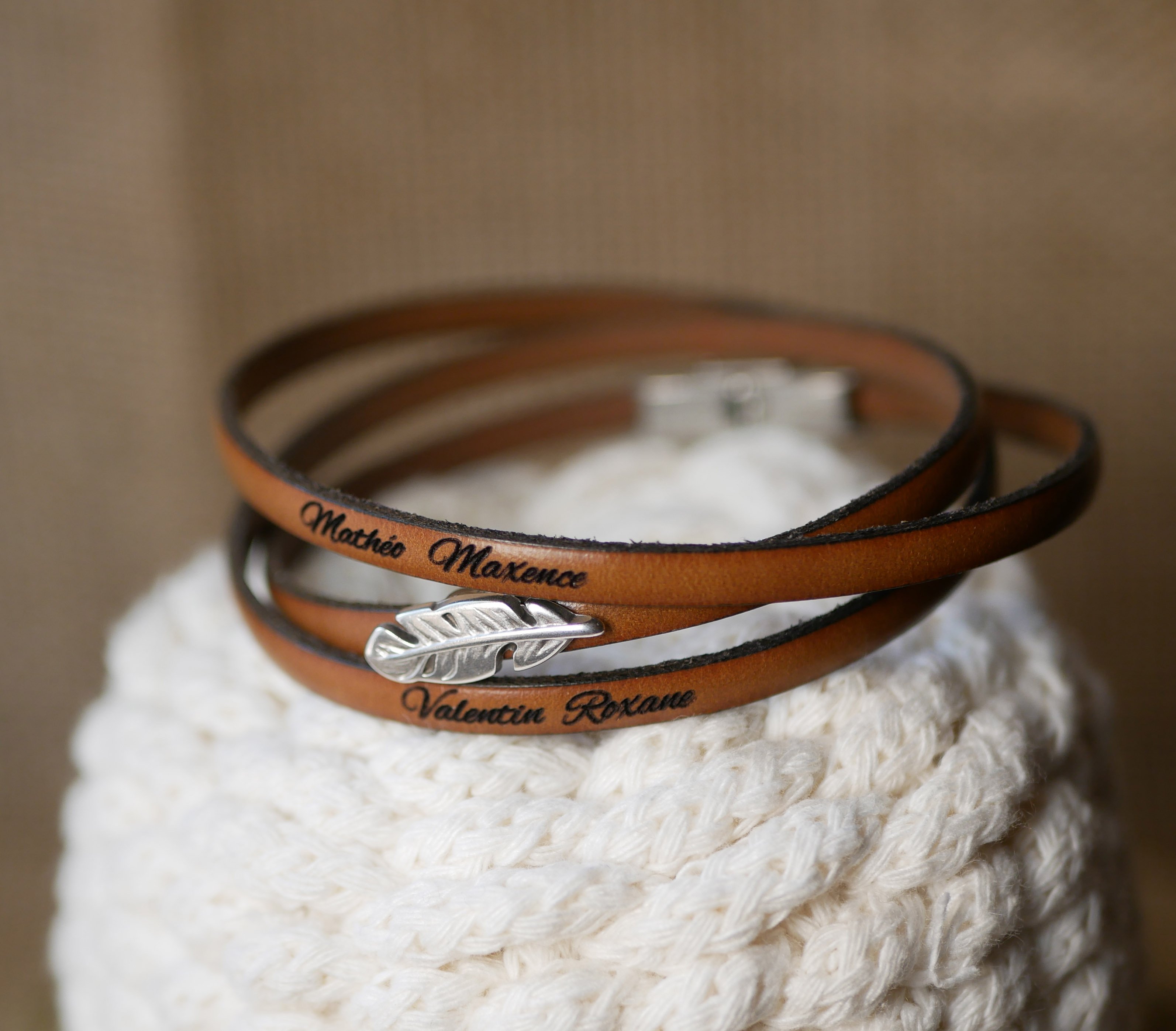 Leather bracelet woman bohemian decoration feather 3 turns customizable