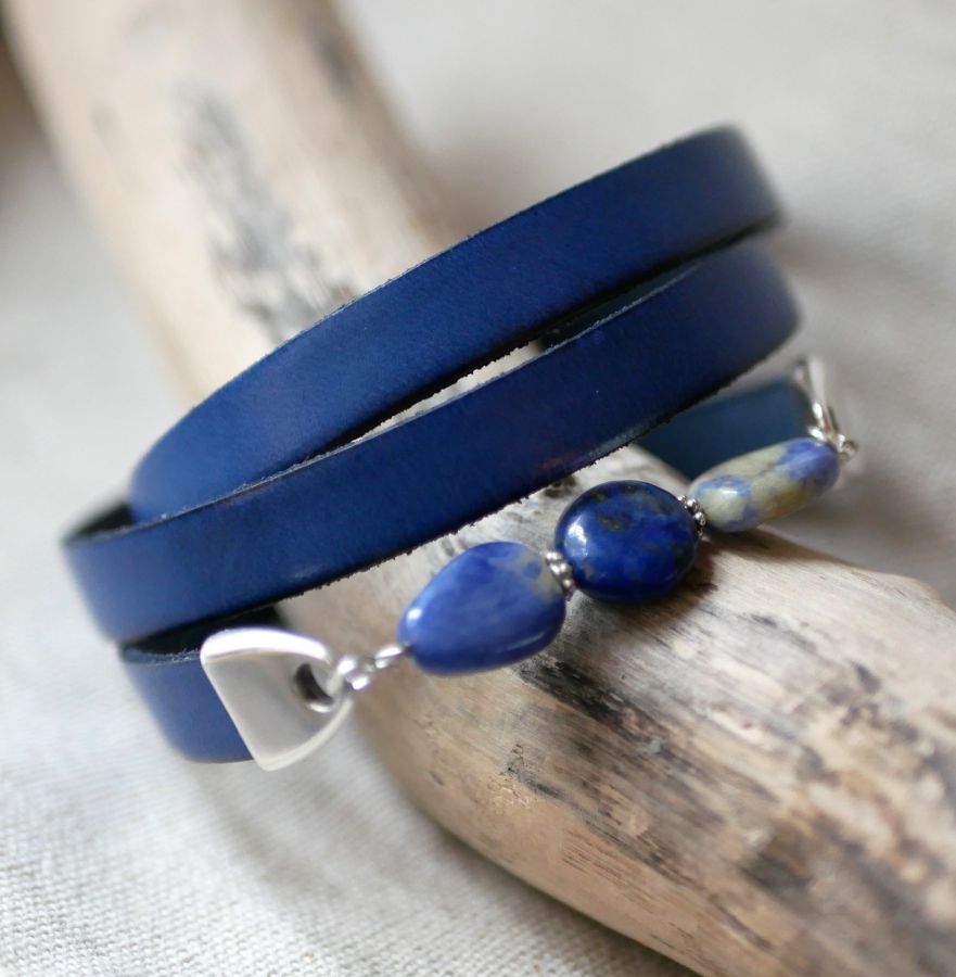 Leather and pearls bracelet woman Lapis Lazuli blue triple turns to personalize 