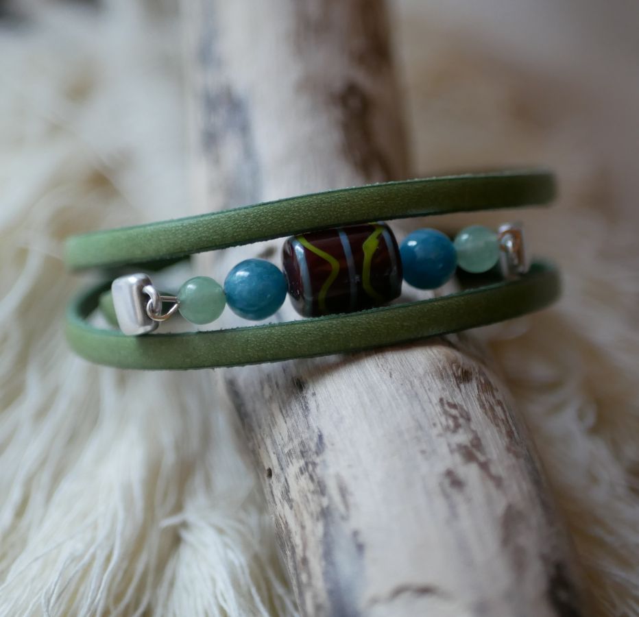 Turquoise green leather and Ceramic beads bracelet for women, to personalize 