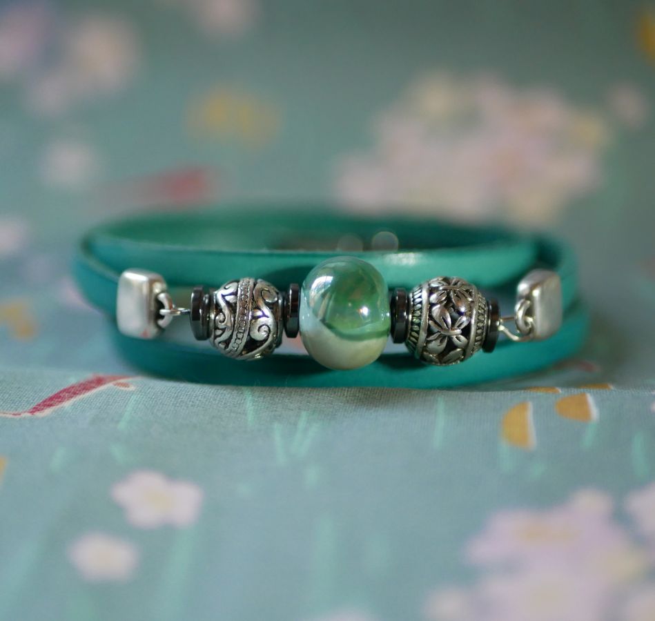 Leather and pearls bracelet turquoise green woman triple turn to personalize 