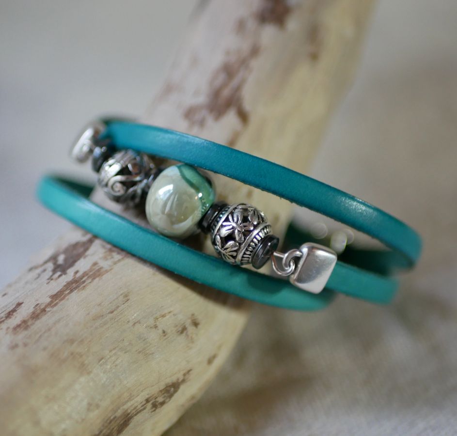 Leather and pearls bracelet turquoise green woman triple turn to personalize 