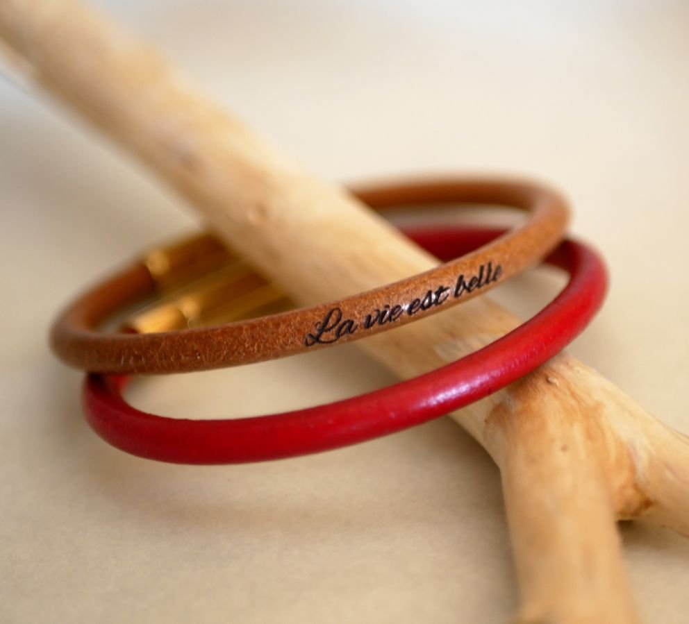 Leather bracelet woman round personalized by engraving