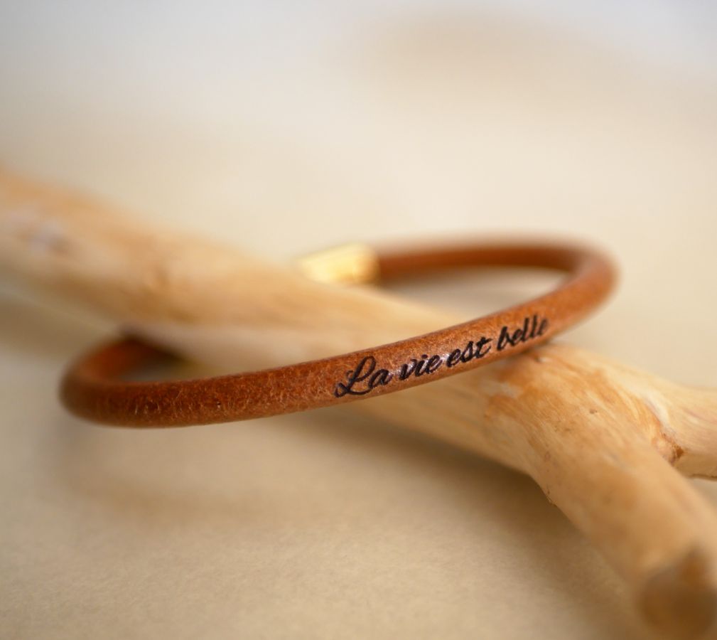 Leather bracelet woman round personalized by engraving