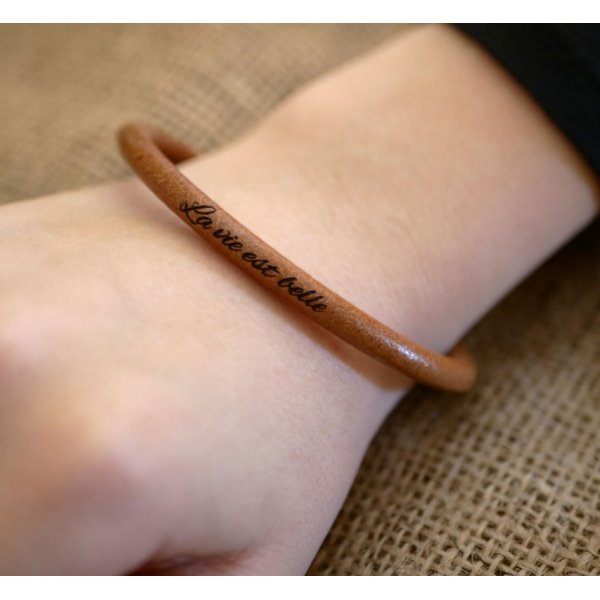 Leather bracelet woman round personalized by engraving