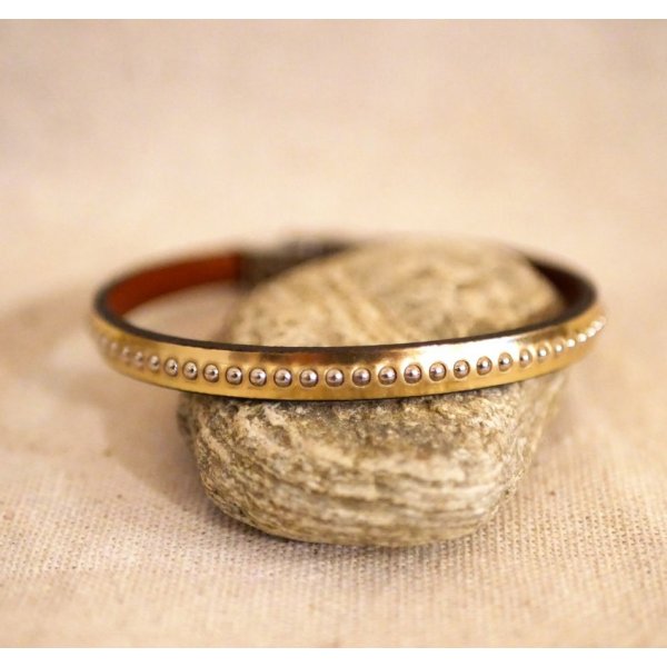 Women's bracelet in pink metallic leather with golden beads