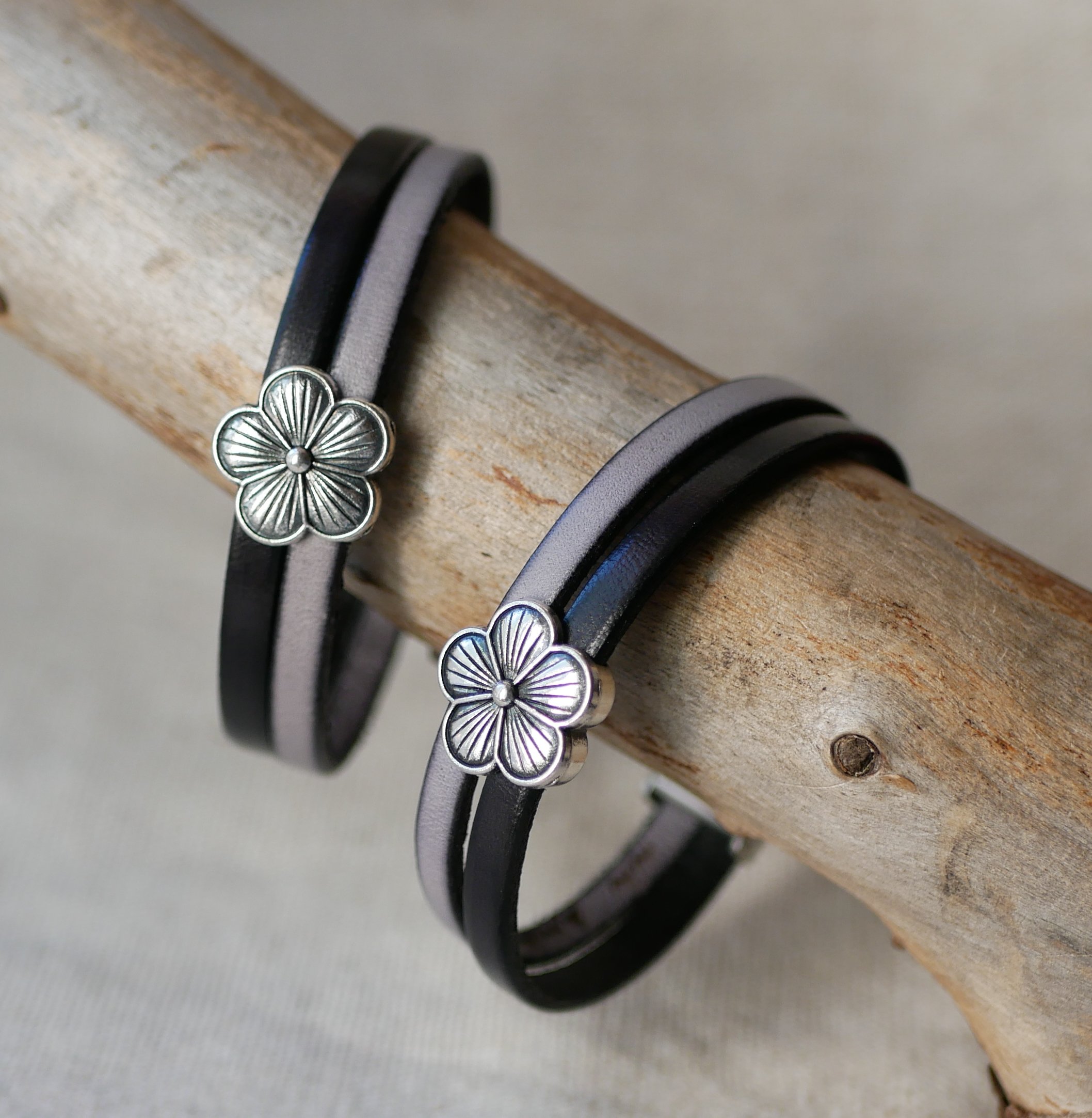 Leather duo bracelet flower design to personalize 