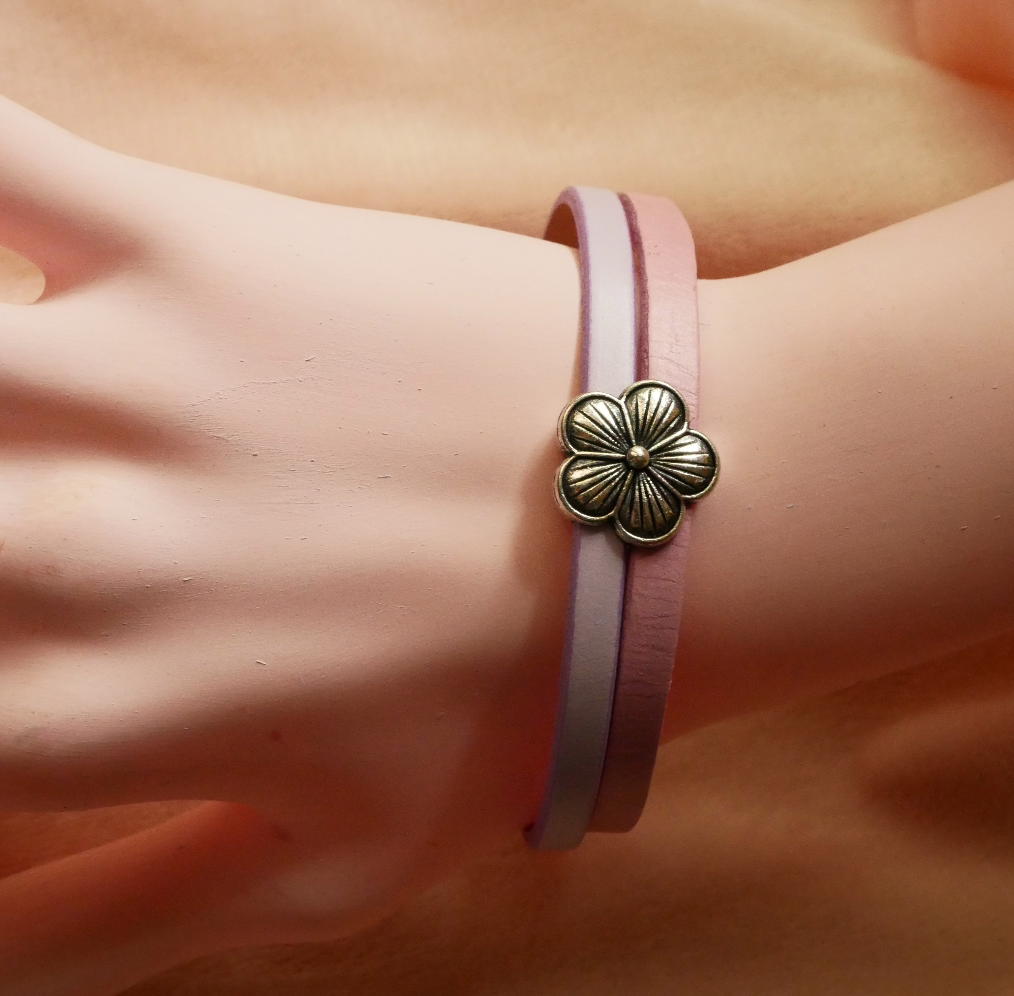 Leather duo bracelet flower design to personalize 