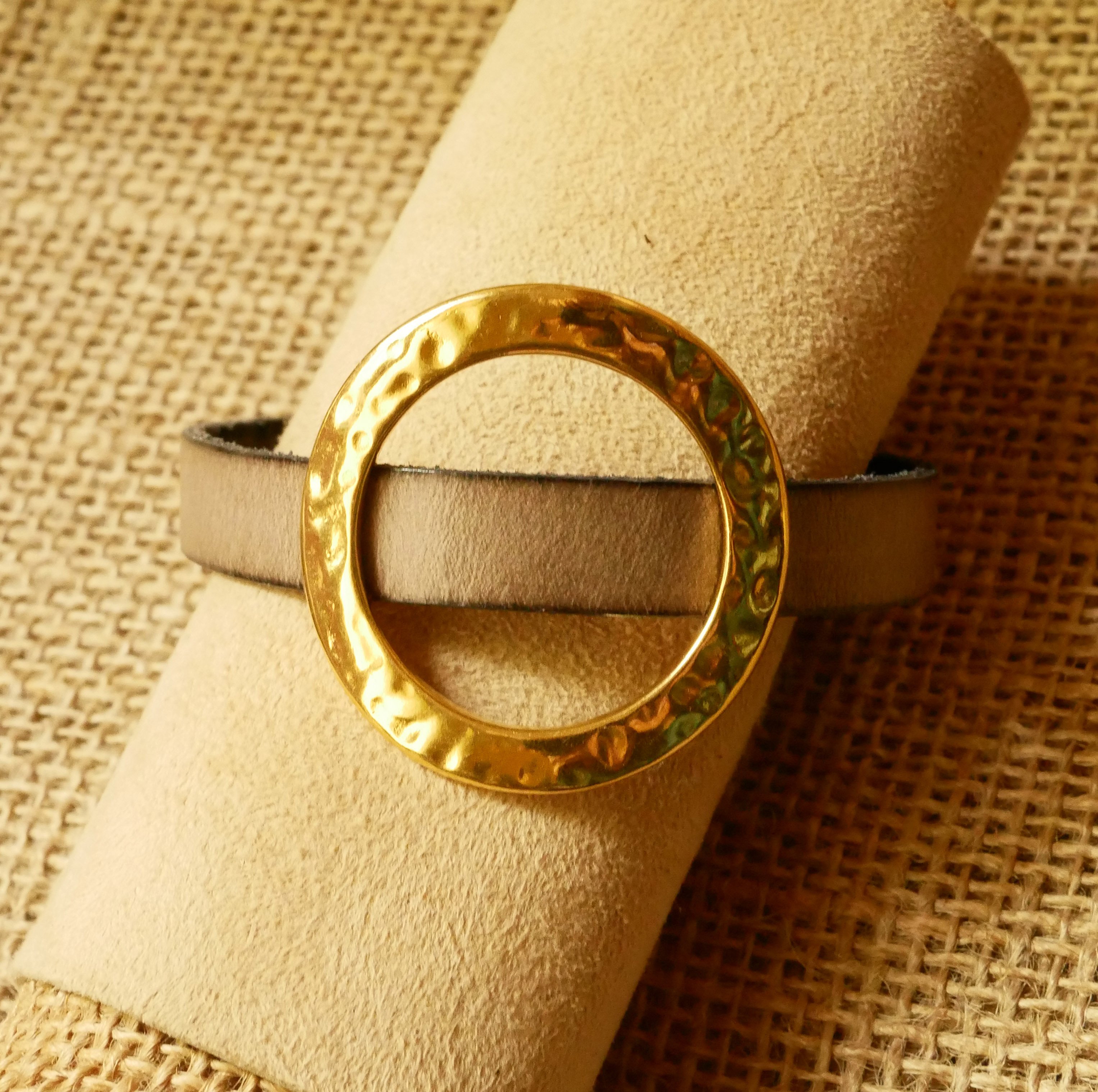 Bracelet large gold ring leather color choice