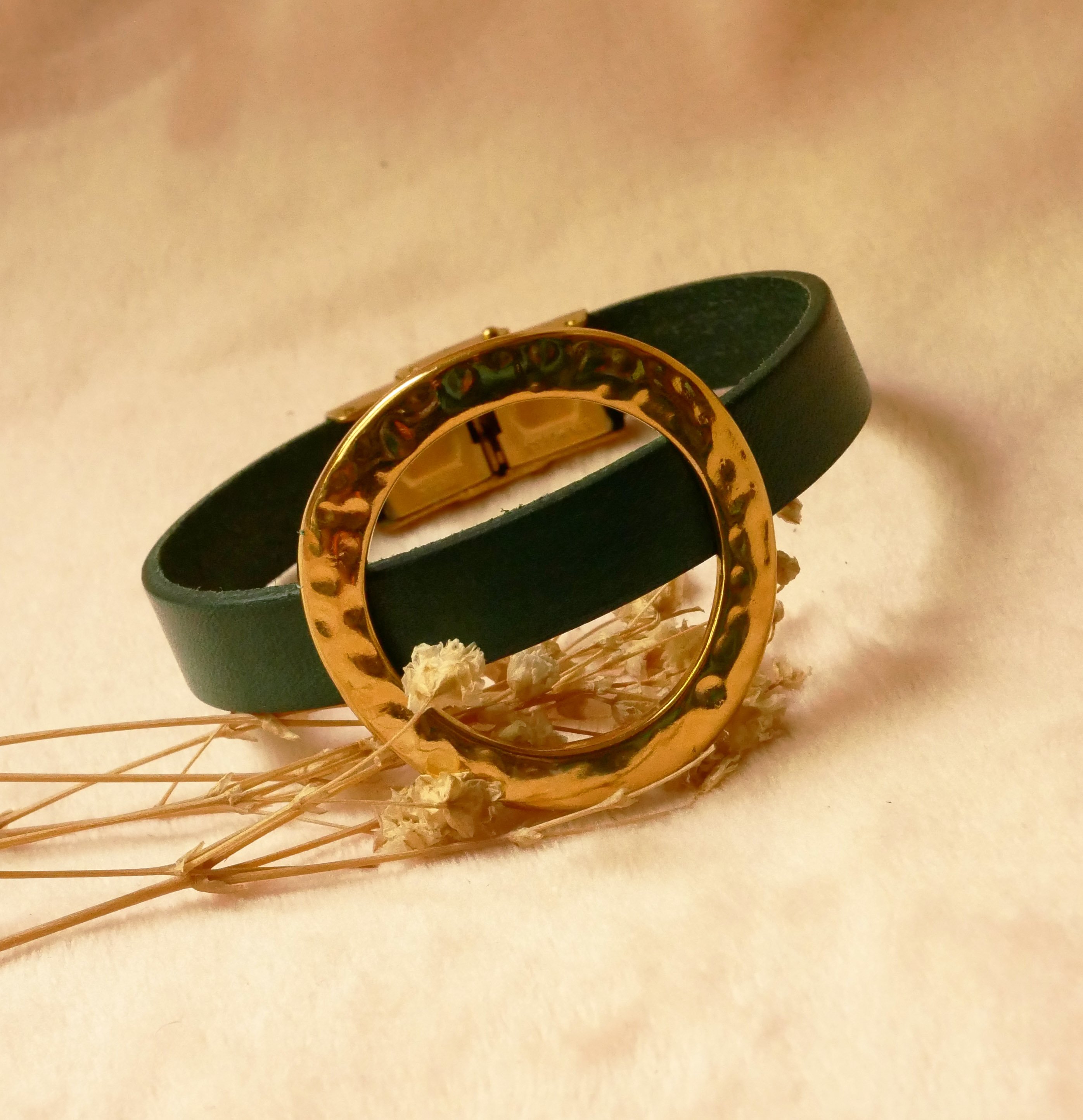 Bracelet large gold ring leather color choice