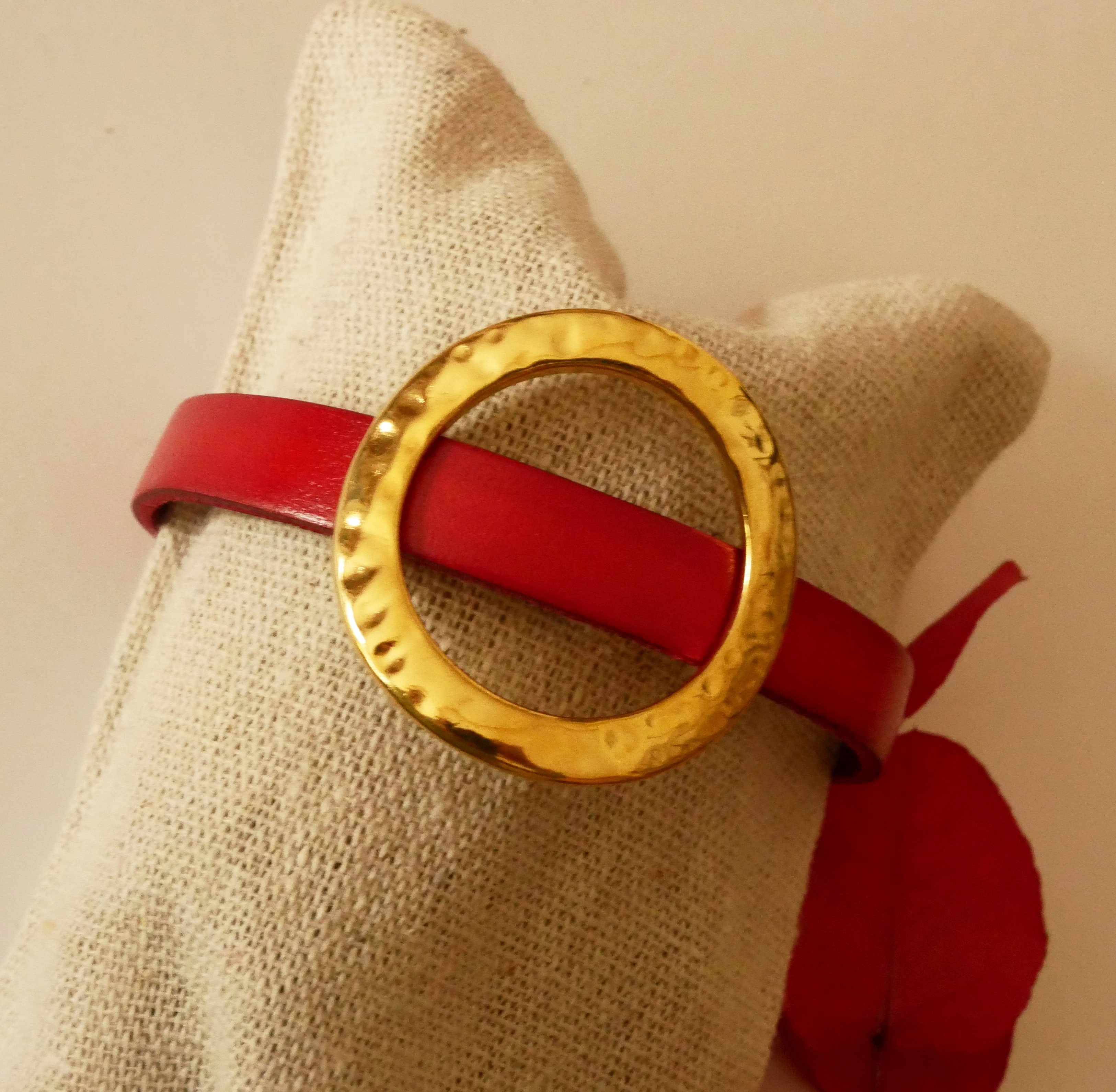 Bracelet large gold ring leather color choice