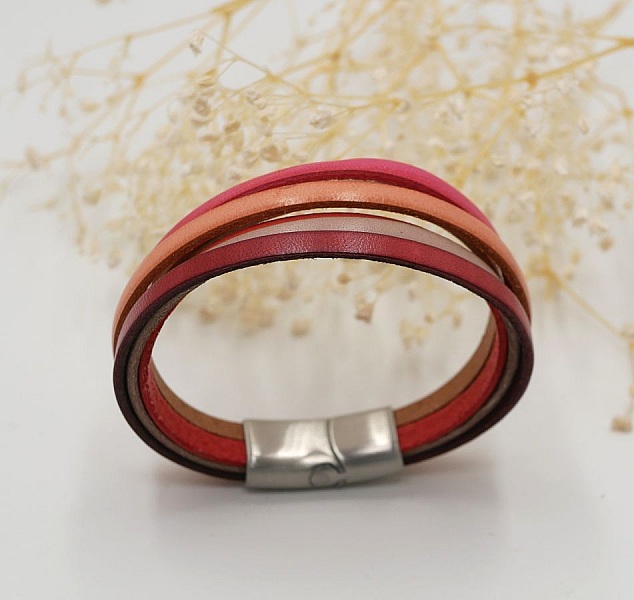 Multi-leather bracelet in red, peach, coral and beige cuff