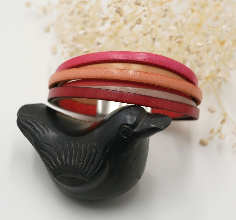 Multi-leather bracelet in red, peach, coral and beige cuff