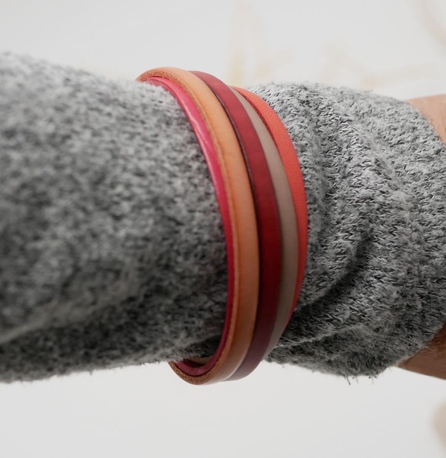 Multi-leather bracelet in red, peach, coral and beige cuff