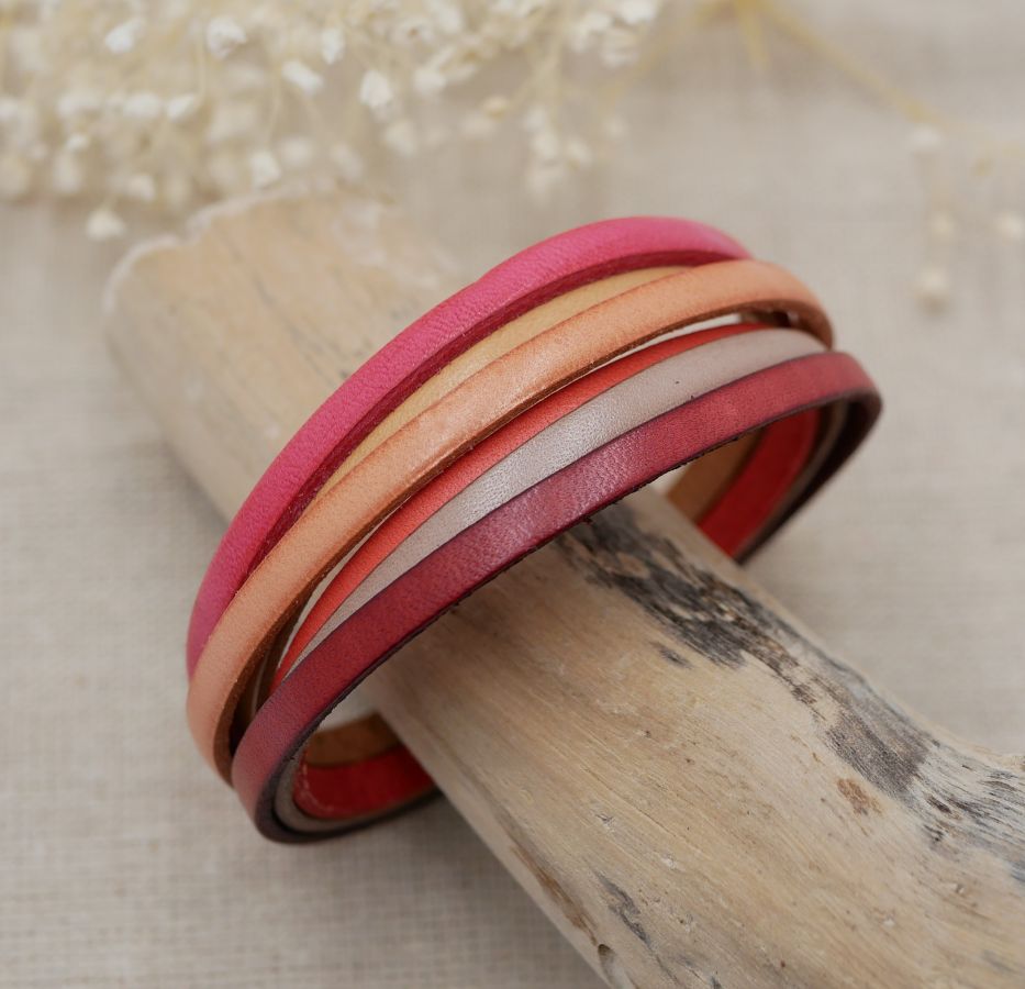 Multi-leather bracelet in red, peach, coral and beige cuff