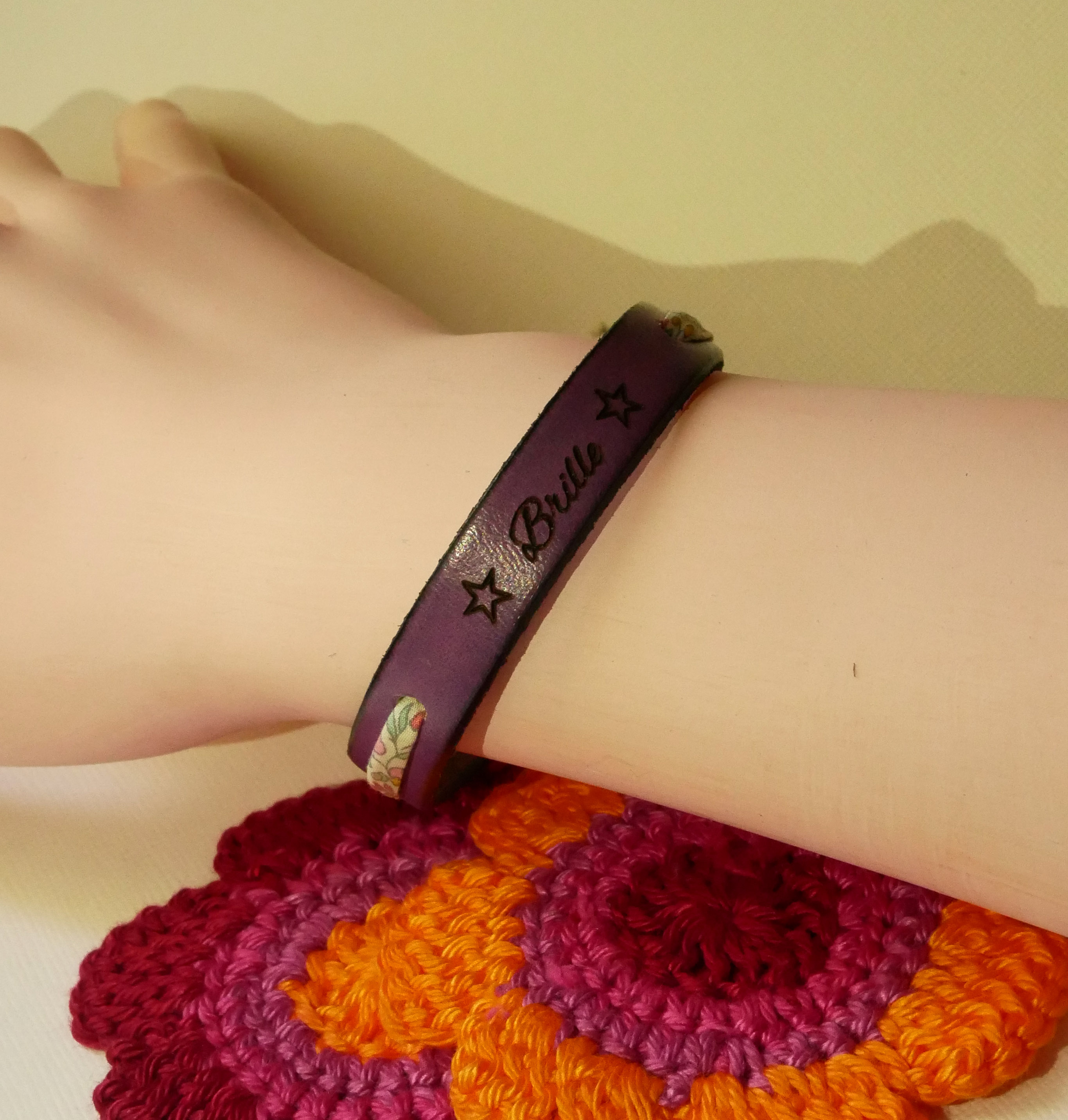 Florâme "Brille" engraved bracelet with pastel liberty ribbon on purplish leather