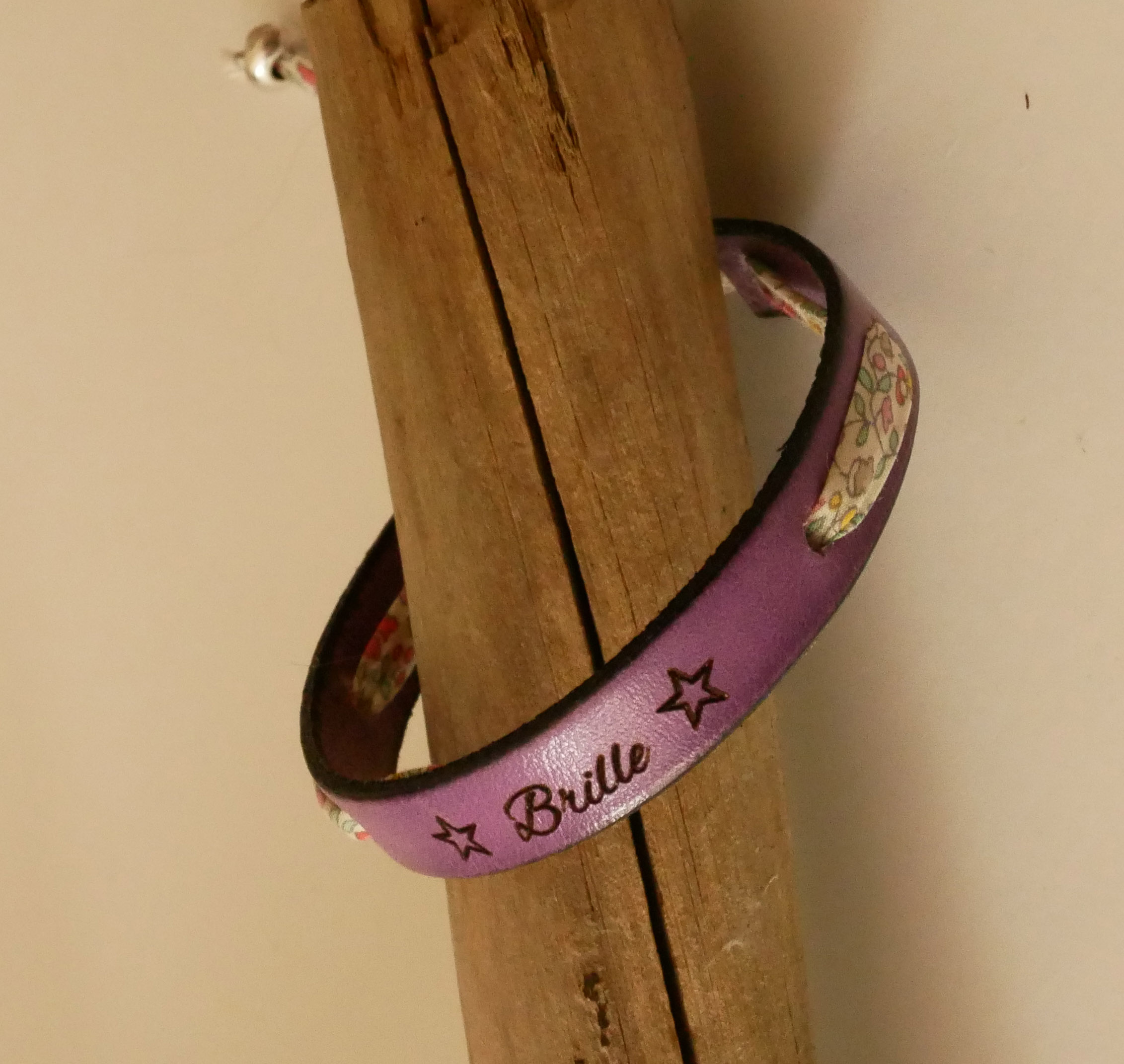 Florâme "Brille" engraved bracelet with pastel liberty ribbon on purplish leather