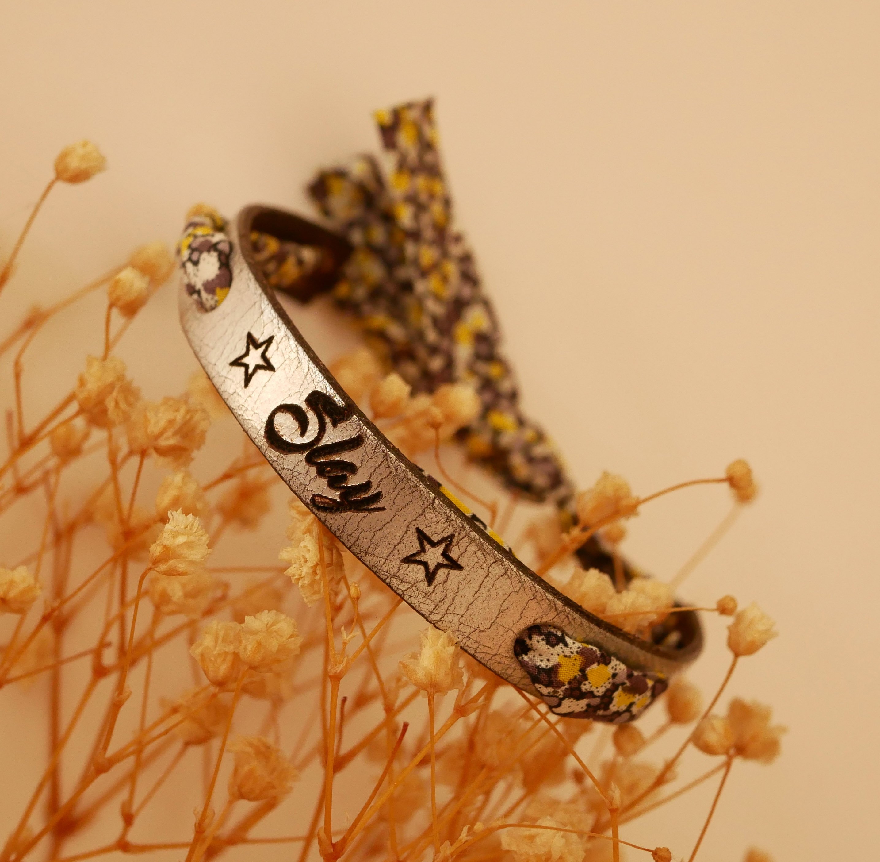 Flor&acirc;me bracelet engraved with liberty ribbon yellow flowers on silver leather