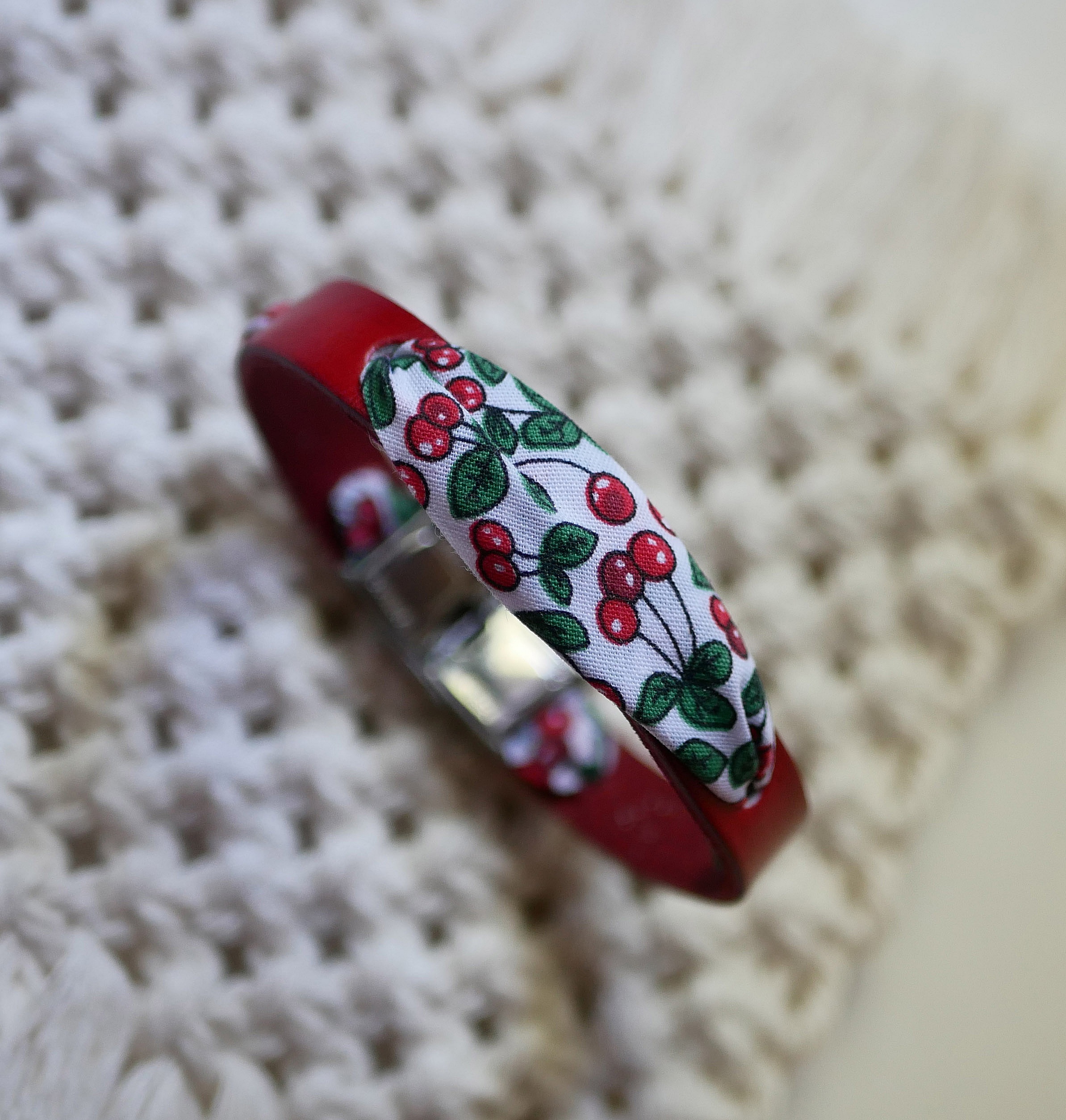 Flor&acirc;me bracelet with cherry fruit ribbon on red leather