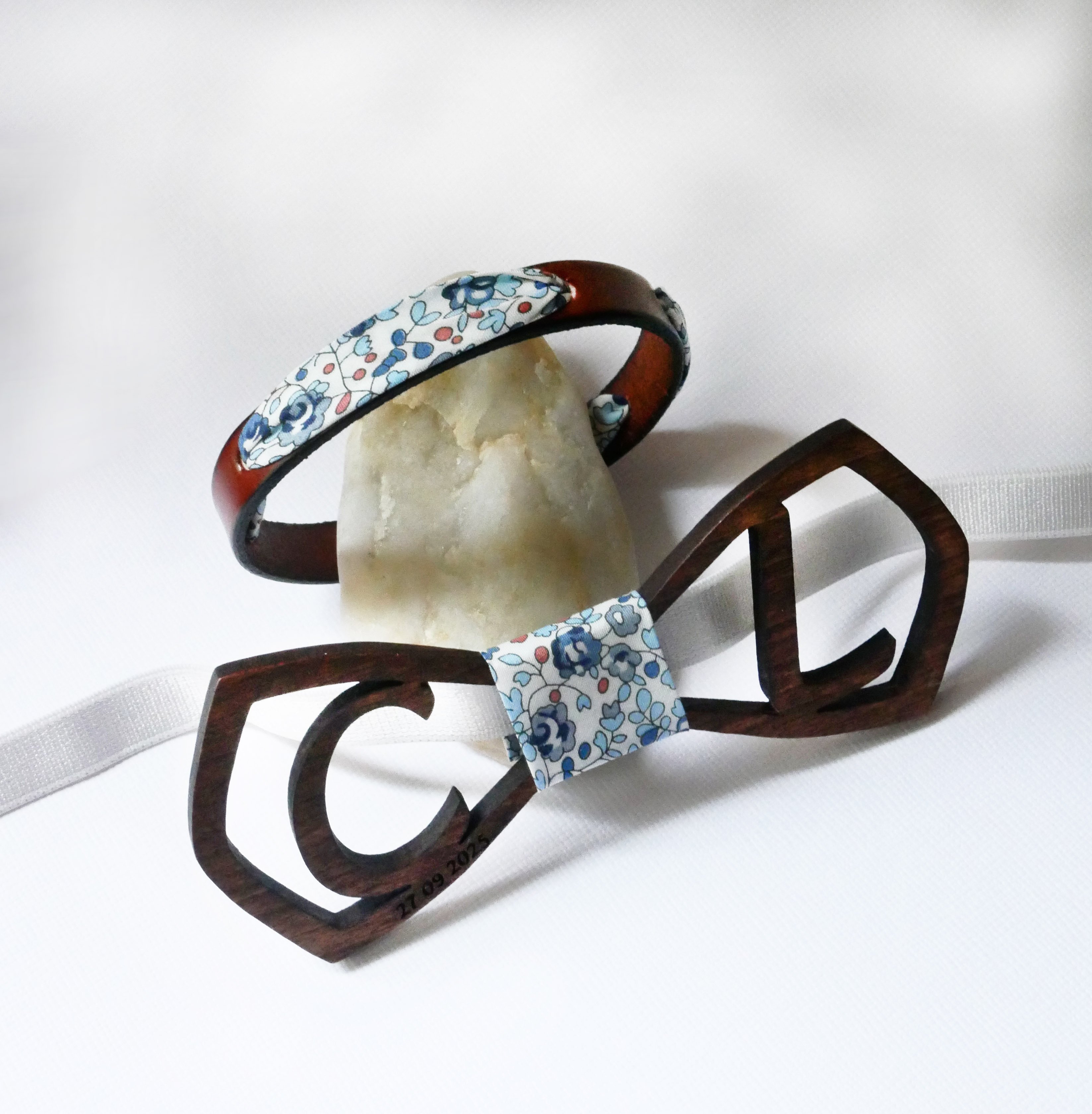 Flor&acirc;me bracelet with liberty ribbon Elo&iuml;se blue flowers on brown leather