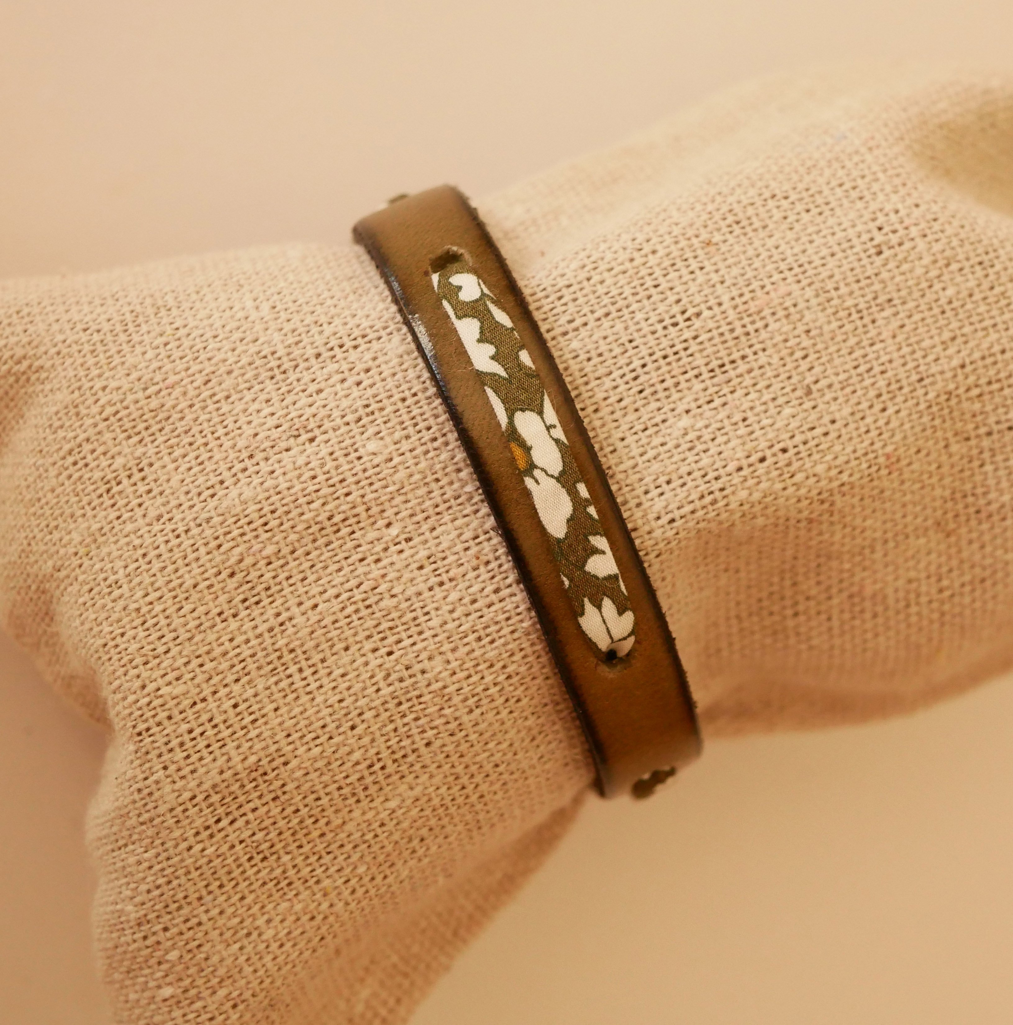 Flor&acirc;me bracelet with green liberty ribbon on lime green leather