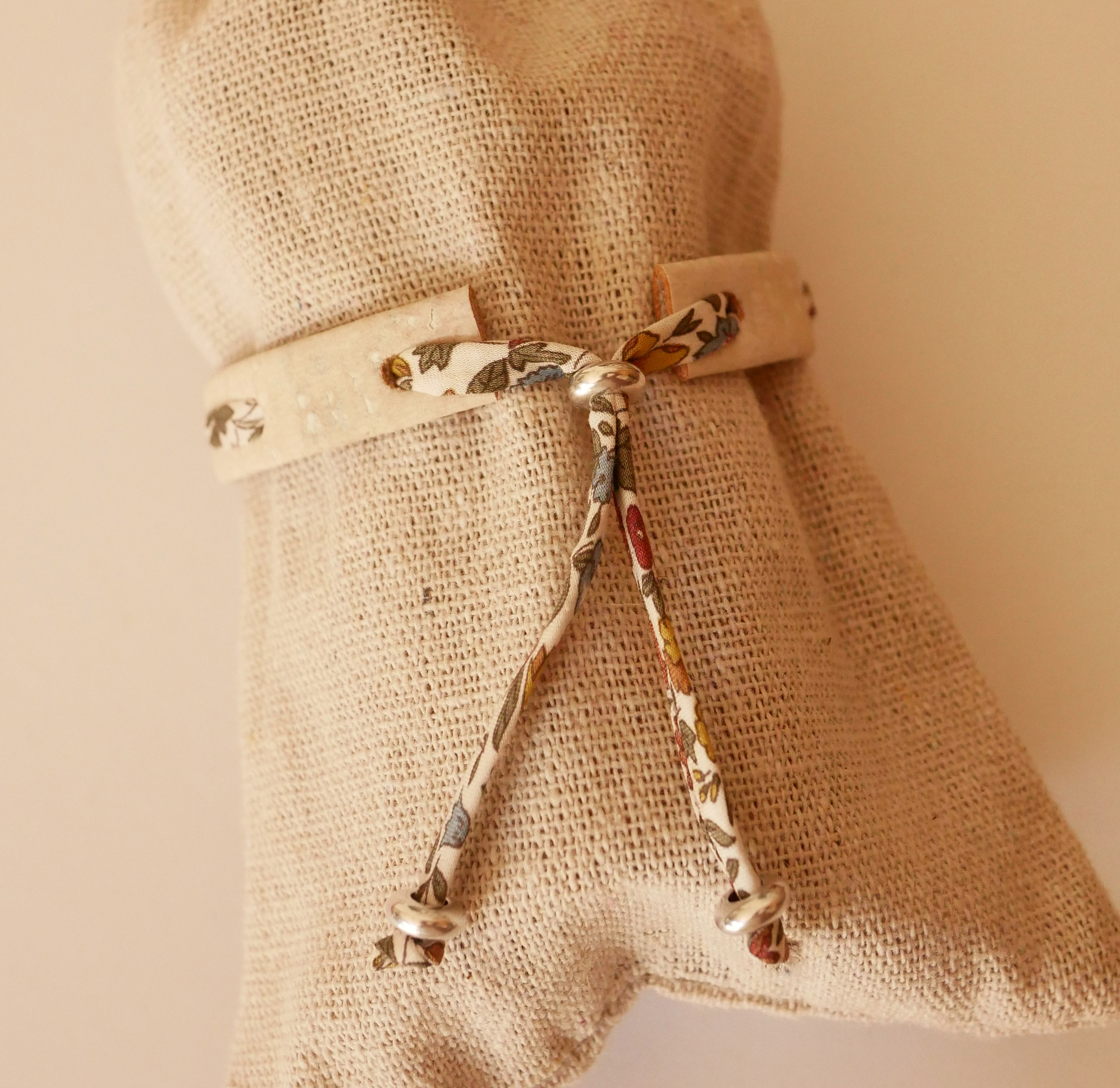 Florâme plant bracelet with Ava liberty ribbon on white cork