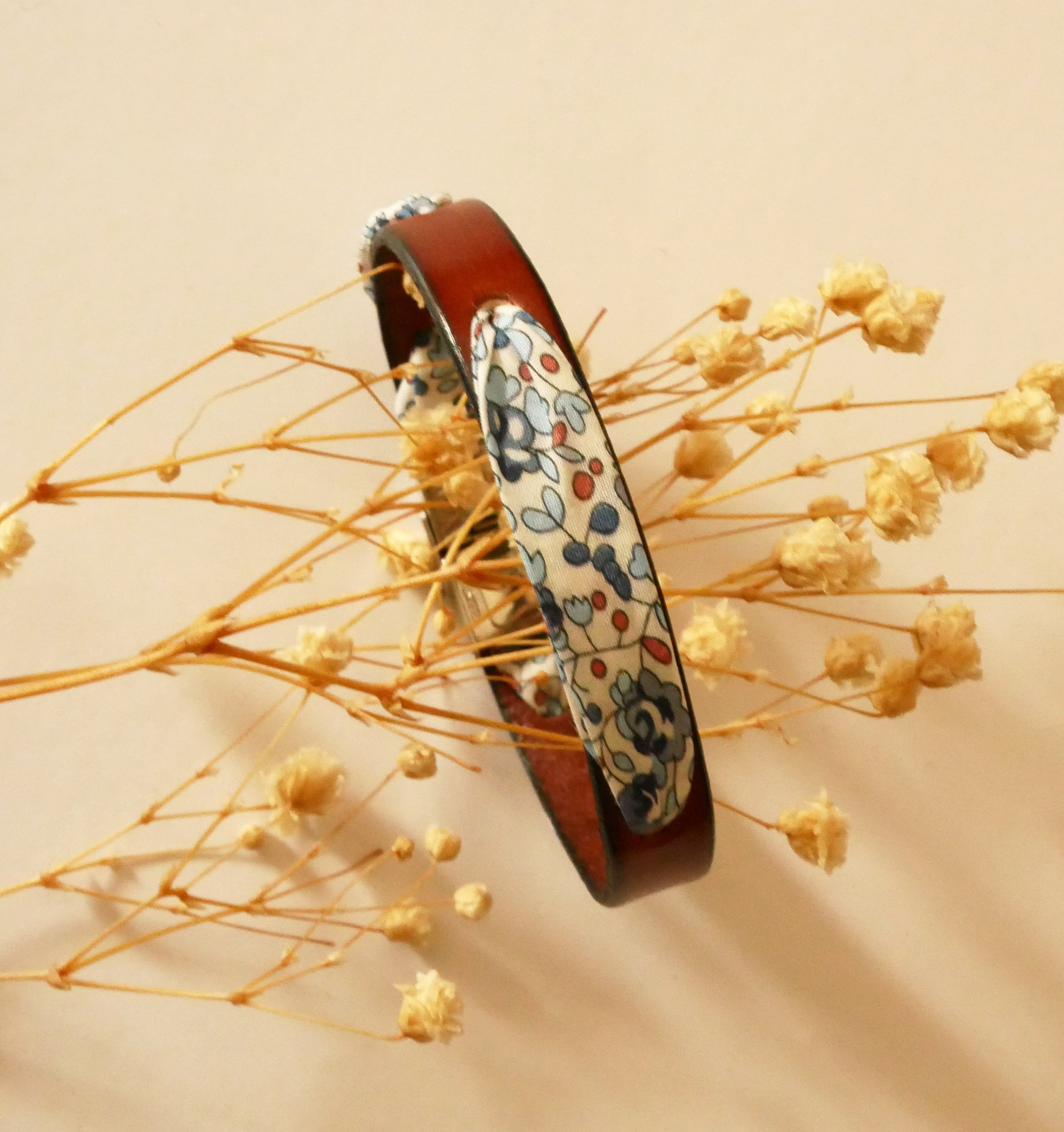 Flor&acirc;me bracelet with liberty ribbon Elo&iuml;se blue flowers on brown leather